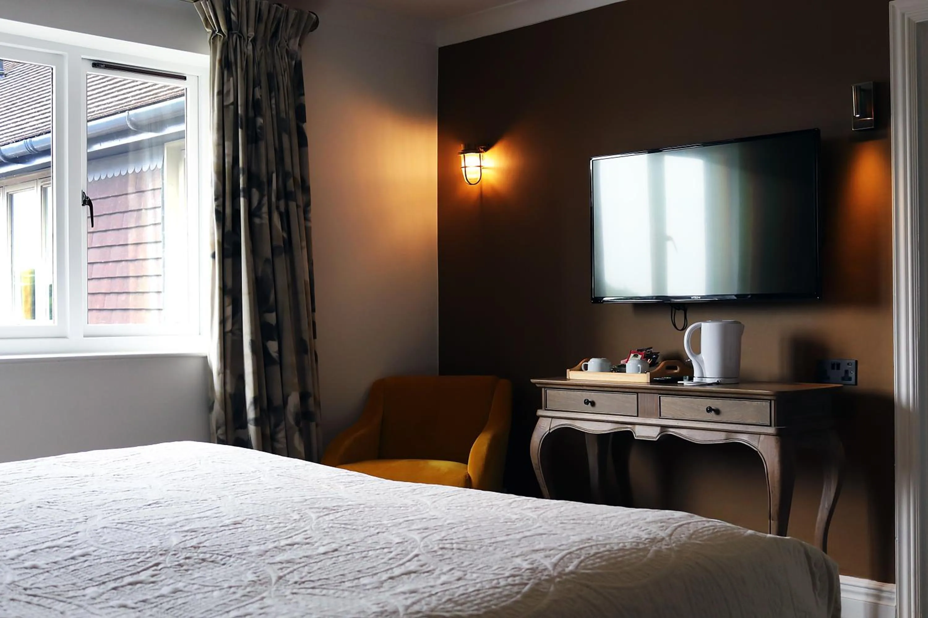 Bed in Shillingford Bridge Hotel