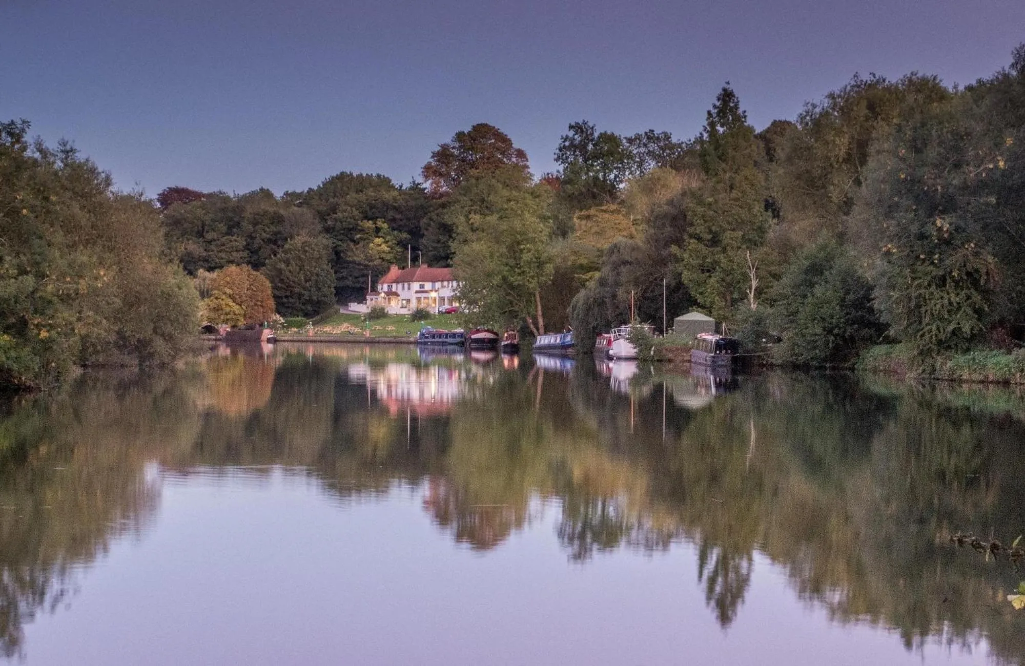 Natural landscape in Shillingford Bridge Hotel