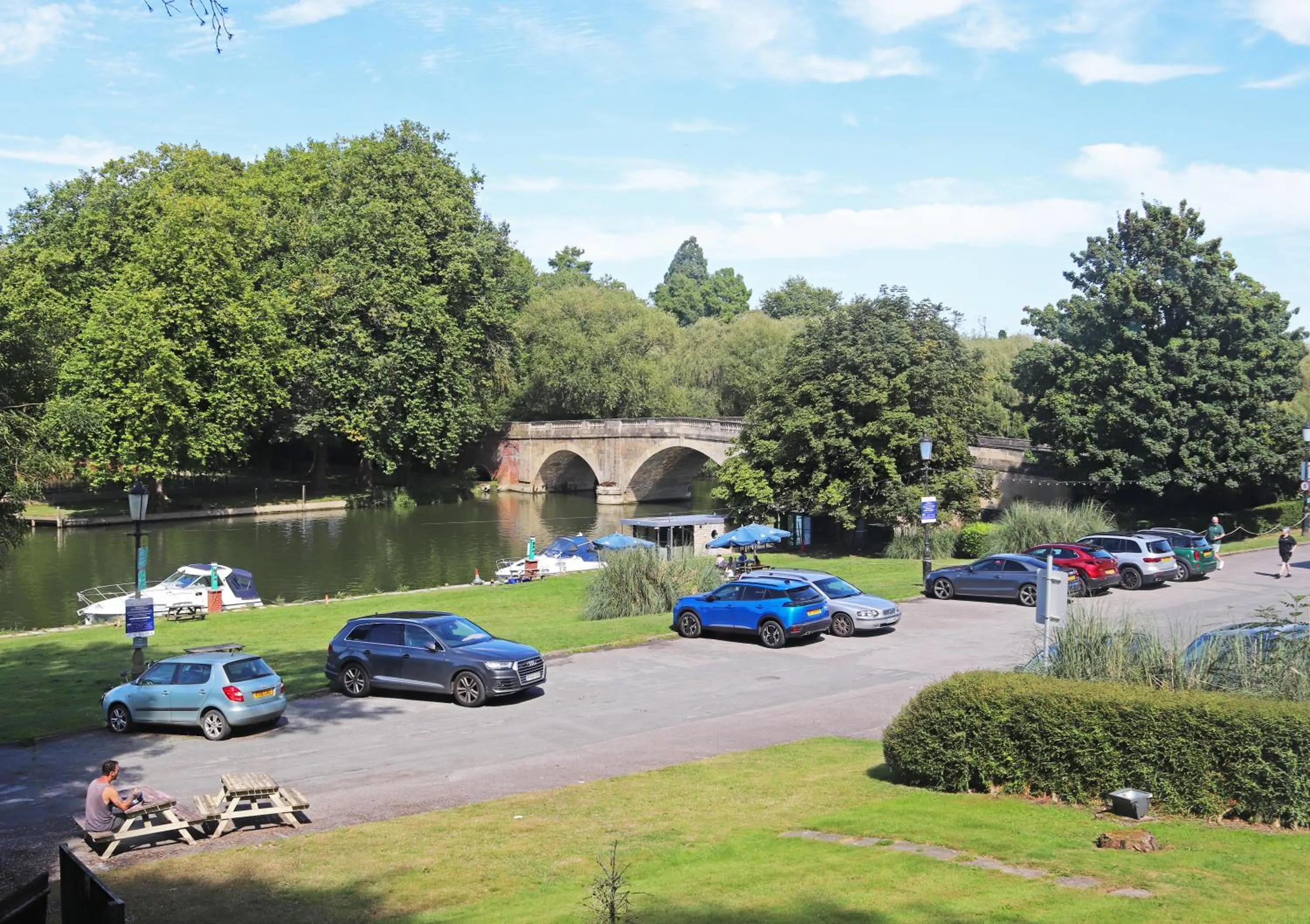 Shillingford Bridge Hotel