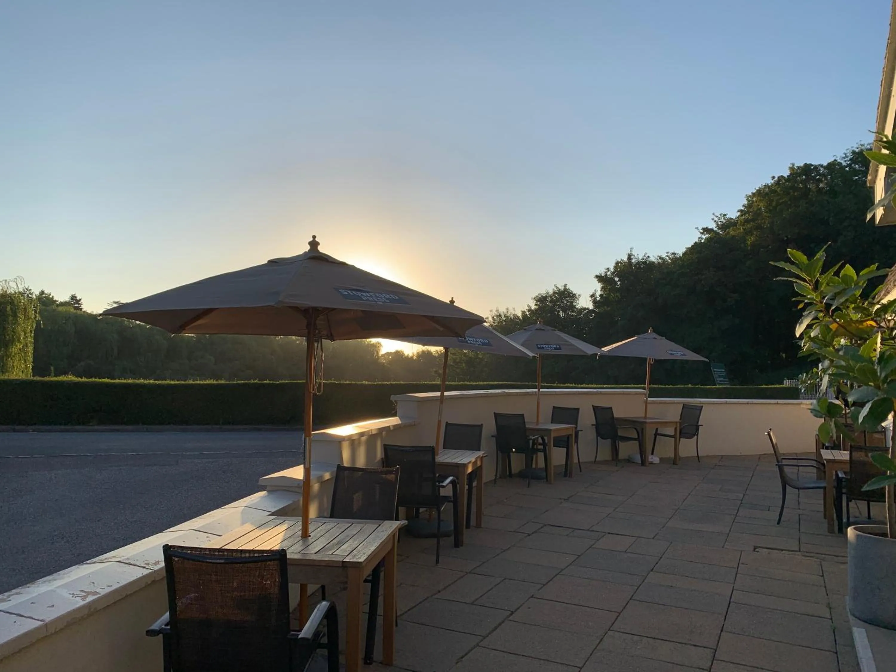 Patio in Shillingford Bridge Hotel