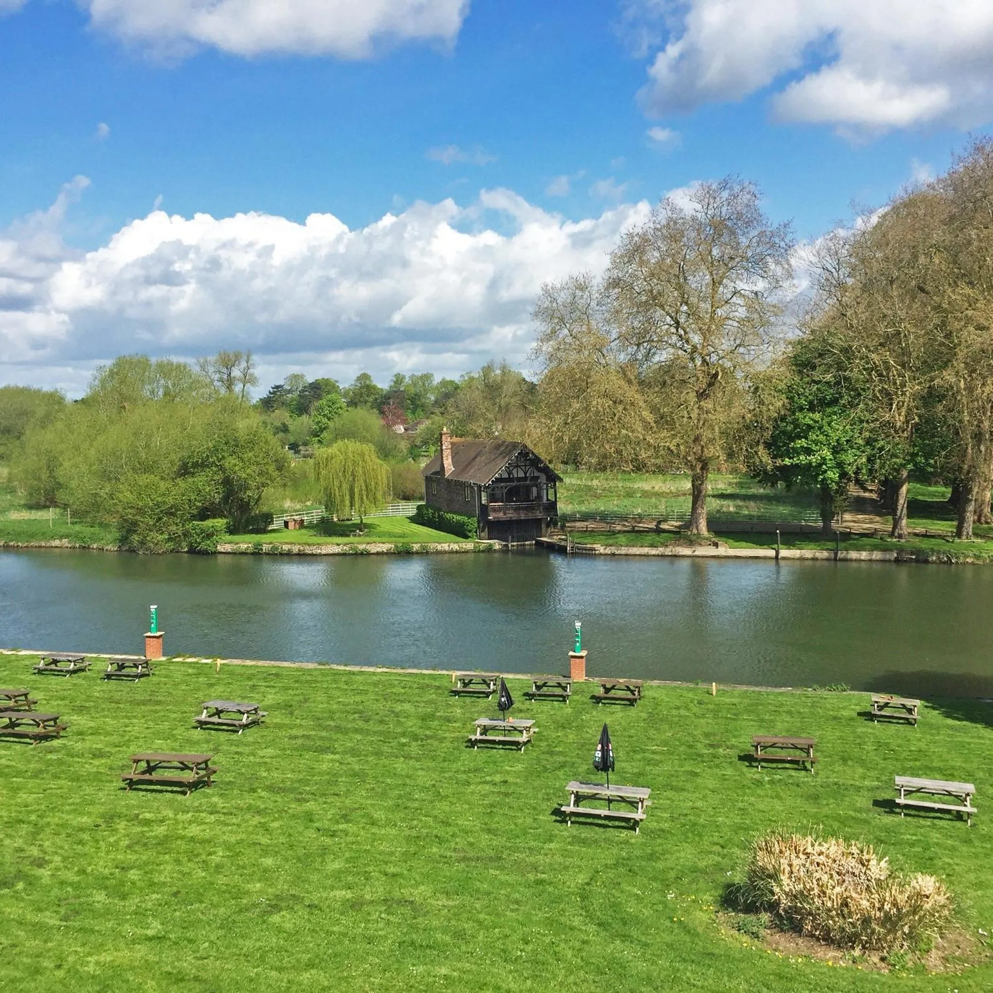 Shillingford Bridge Hotel