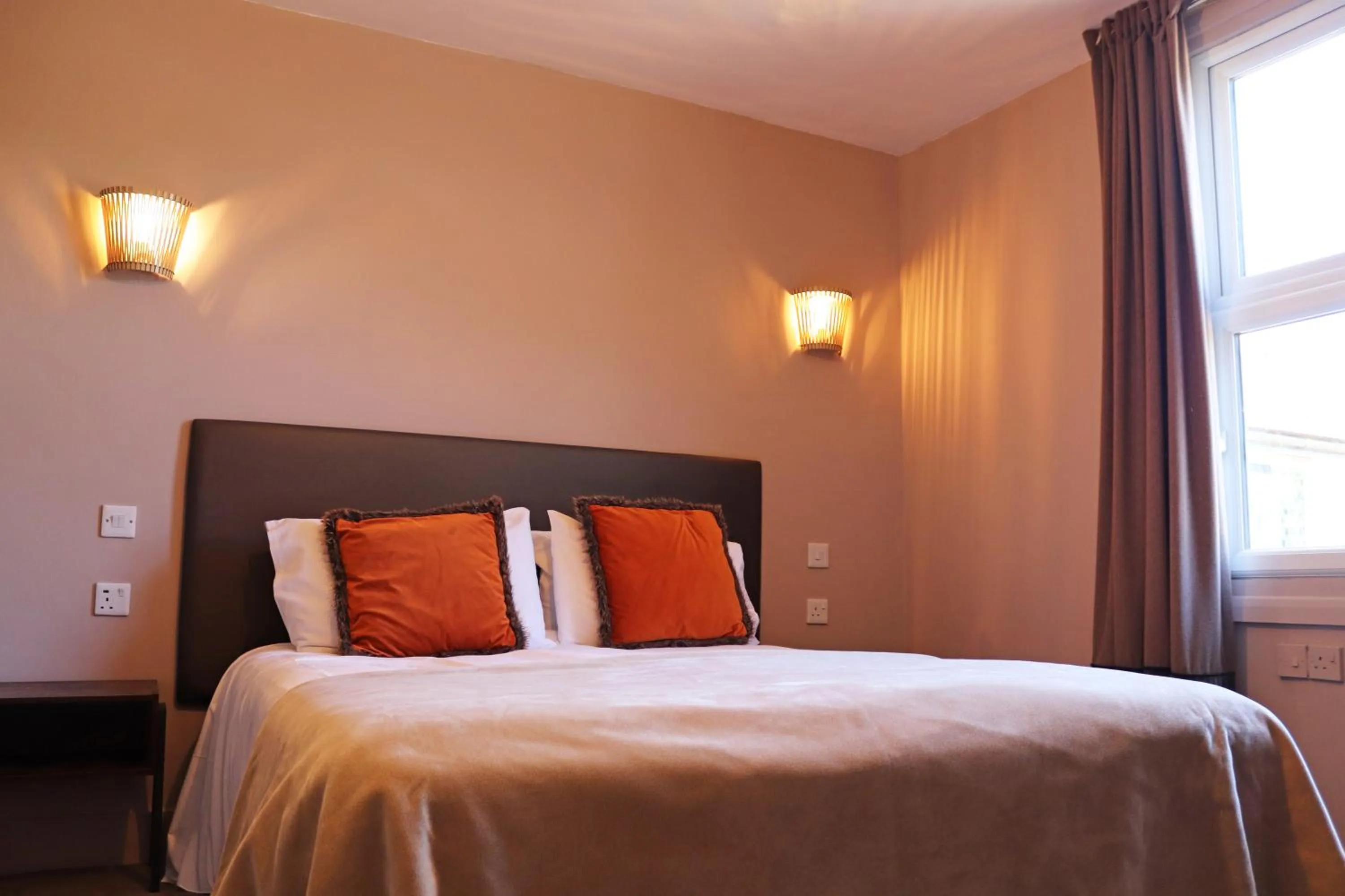 Bed in Shillingford Bridge Hotel