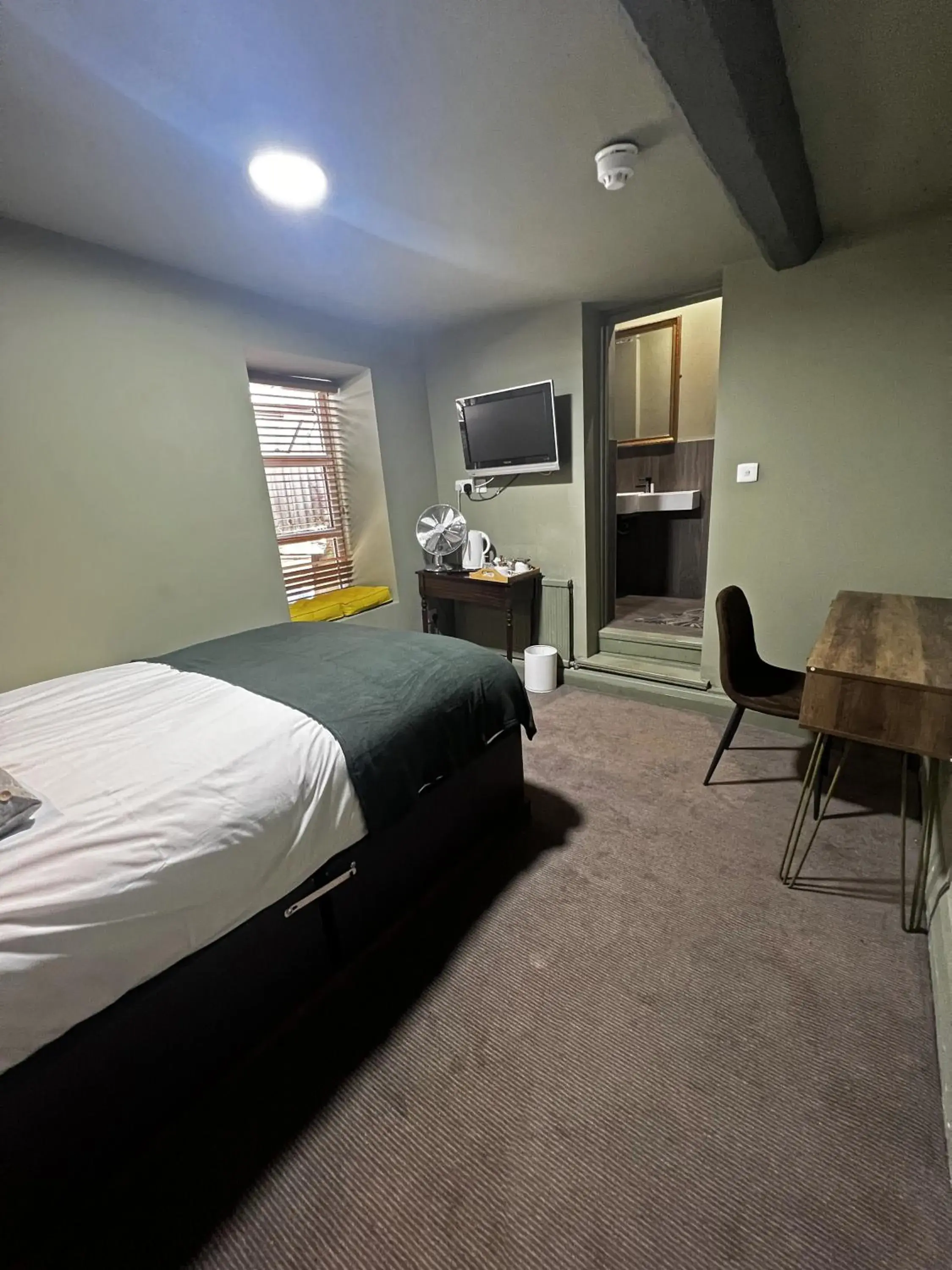 The Snug - single occupancy in Shillingford Bridge Hotel The Snug - single occupancy in Shillingford Bridge Hotel