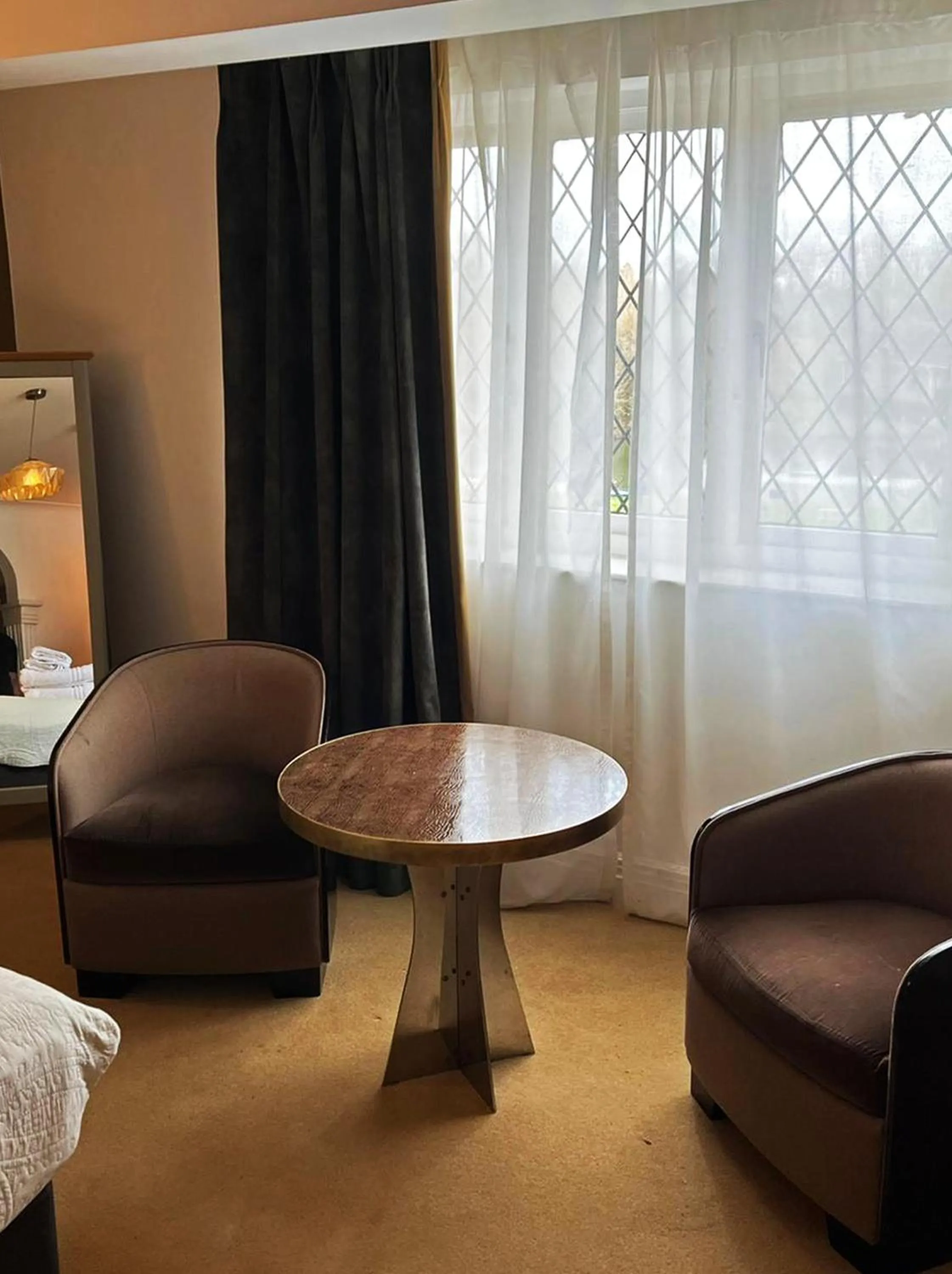 Living room in Shillingford Bridge Hotel