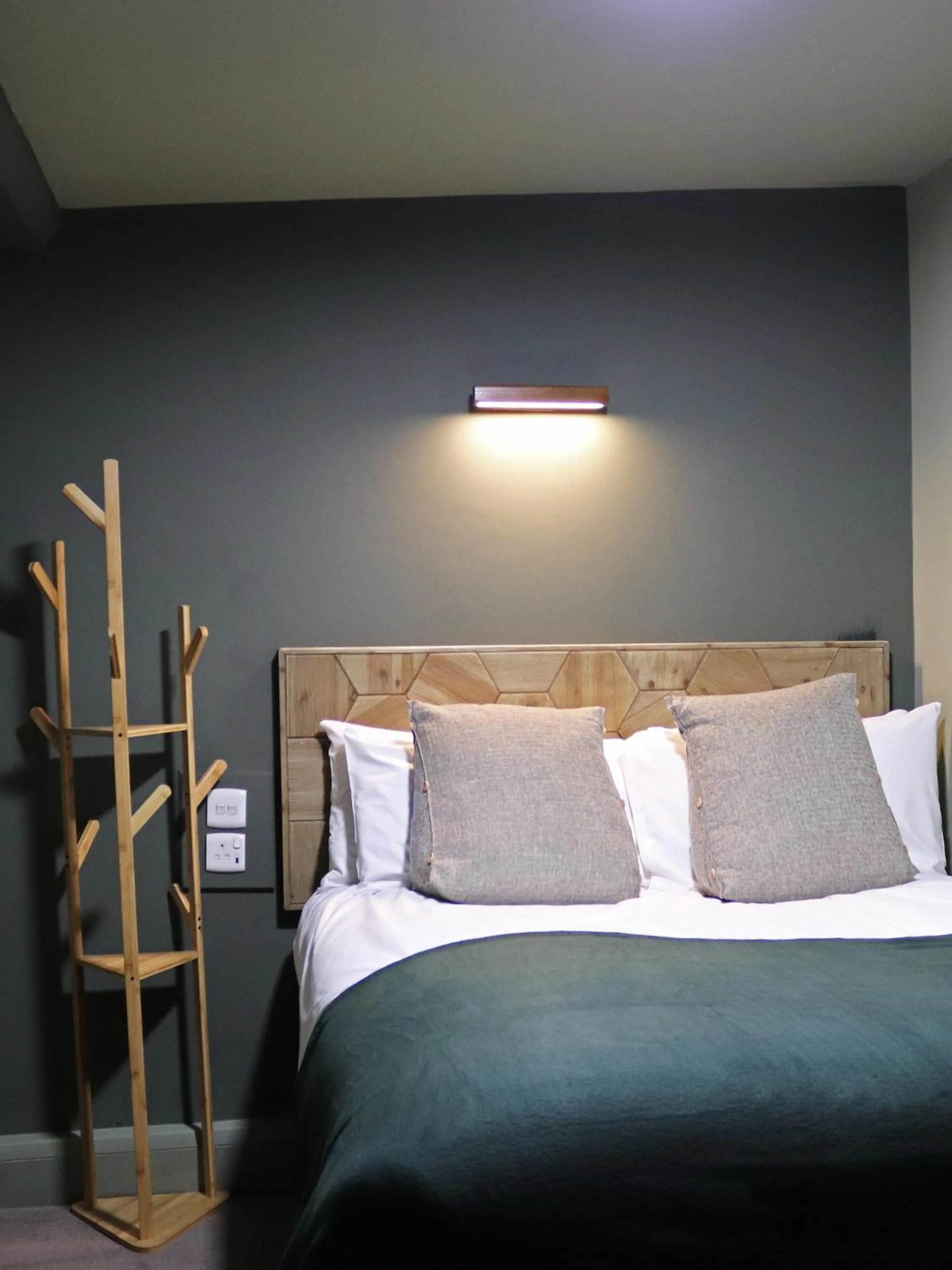 Bed in Shillingford Bridge Hotel