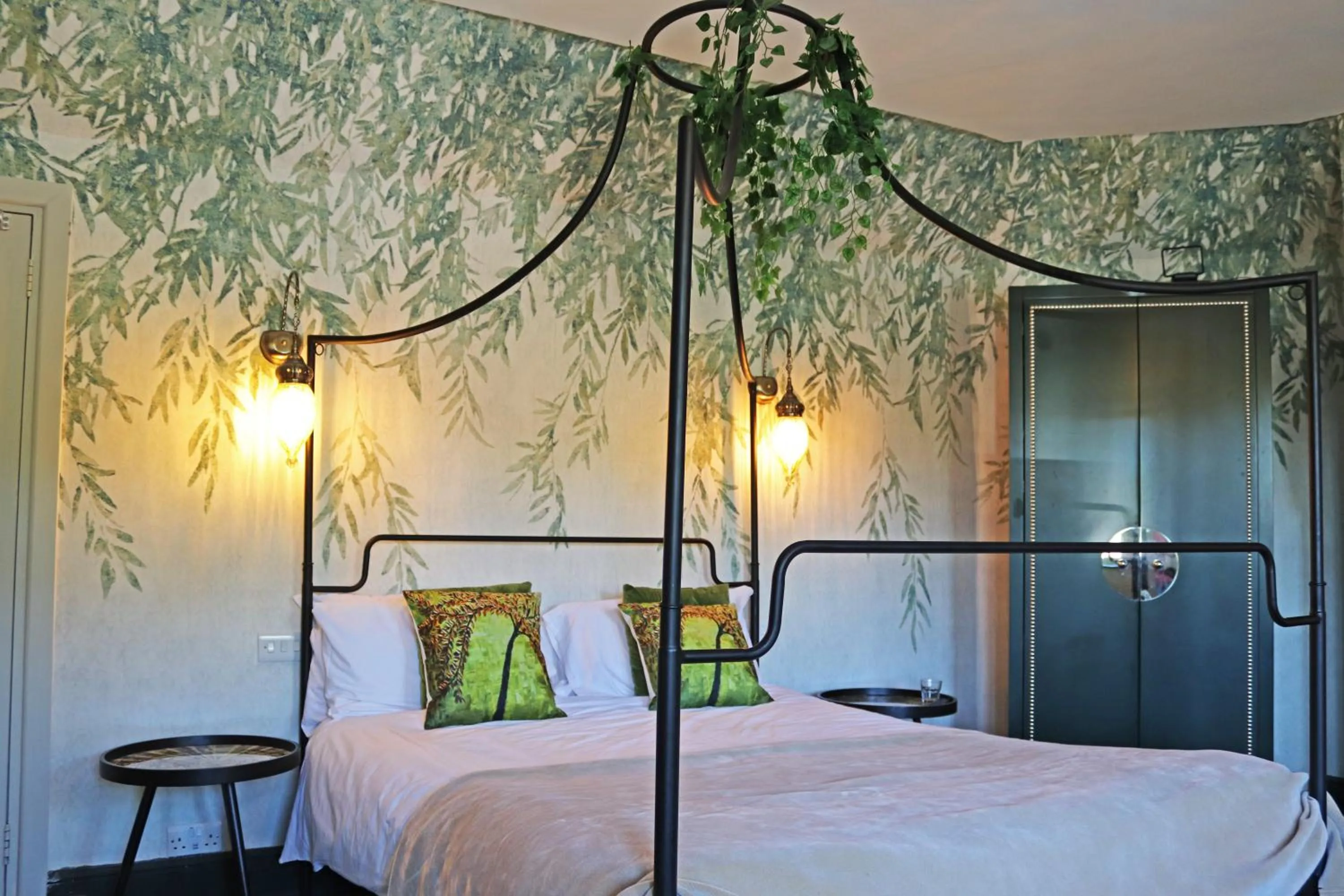 Bedroom, Bed in Shillingford Bridge Hotel