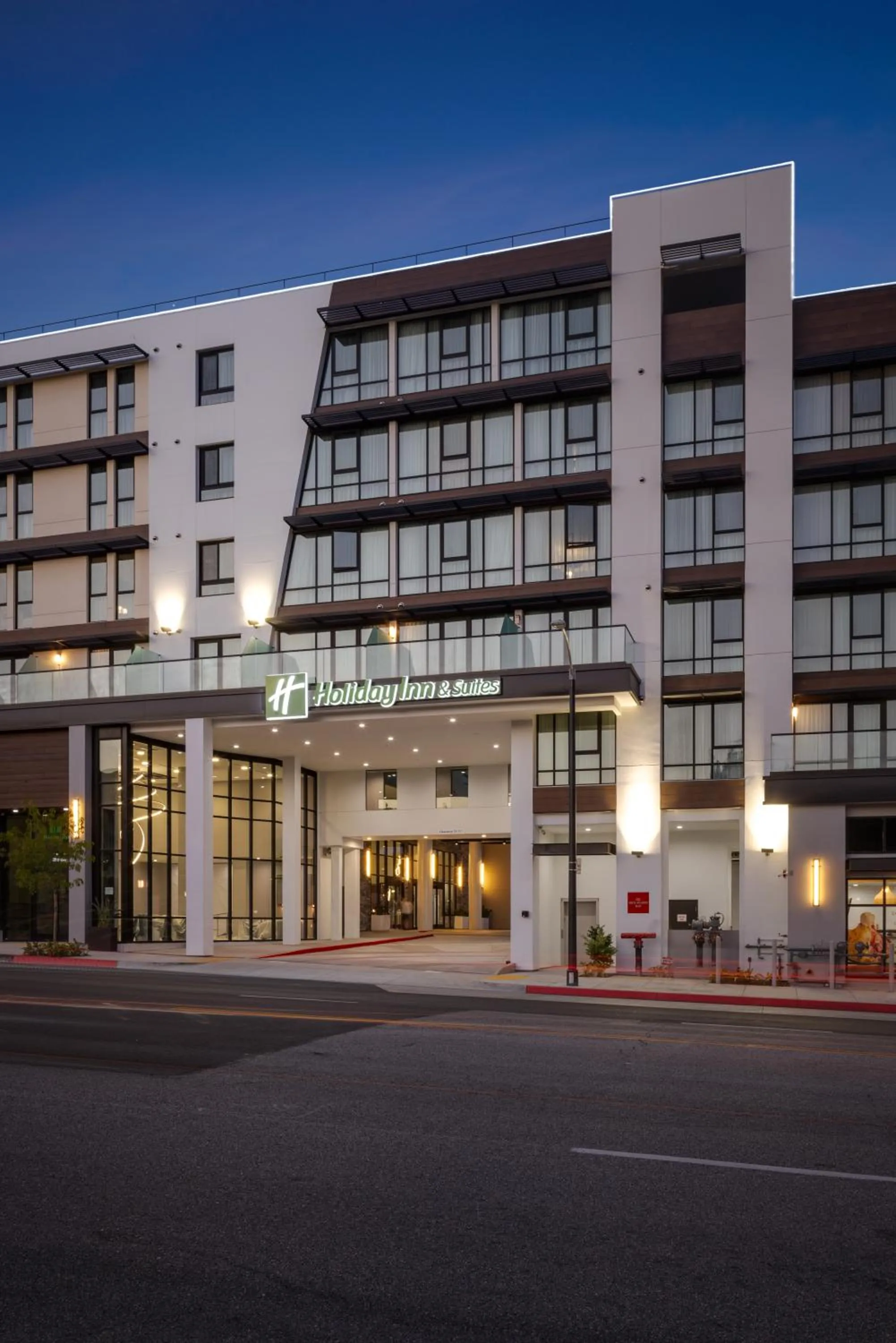 Property building in Holiday Inn & Suites Monterey Park – Los Angeles by IHG