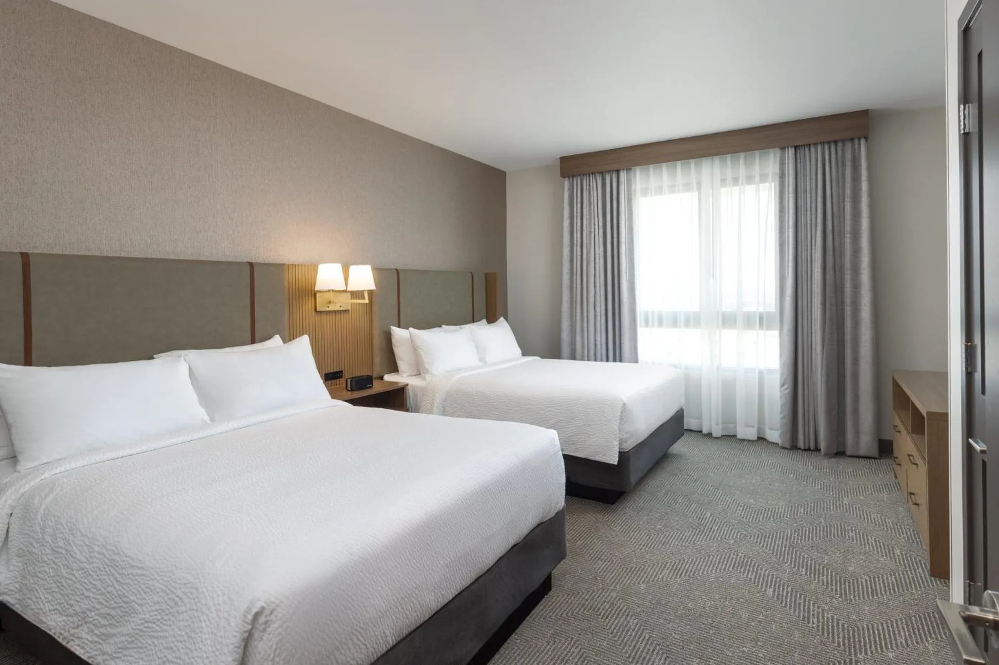 Photo of the whole room, Bed in Holiday Inn & Suites Monterey Park – Los Angeles by IHG