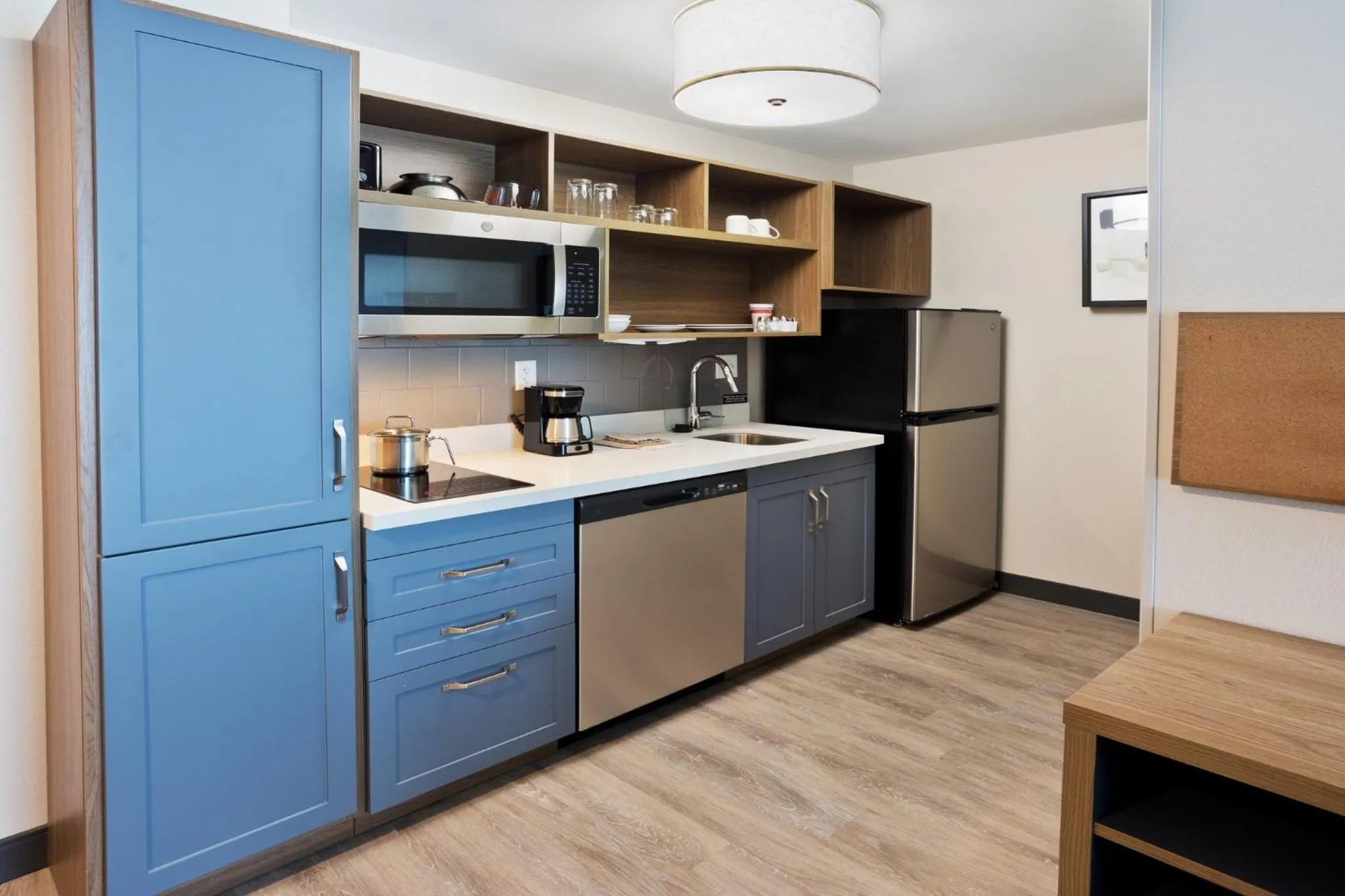 Photo of the whole room in Candlewood Suites Dothan by IHG