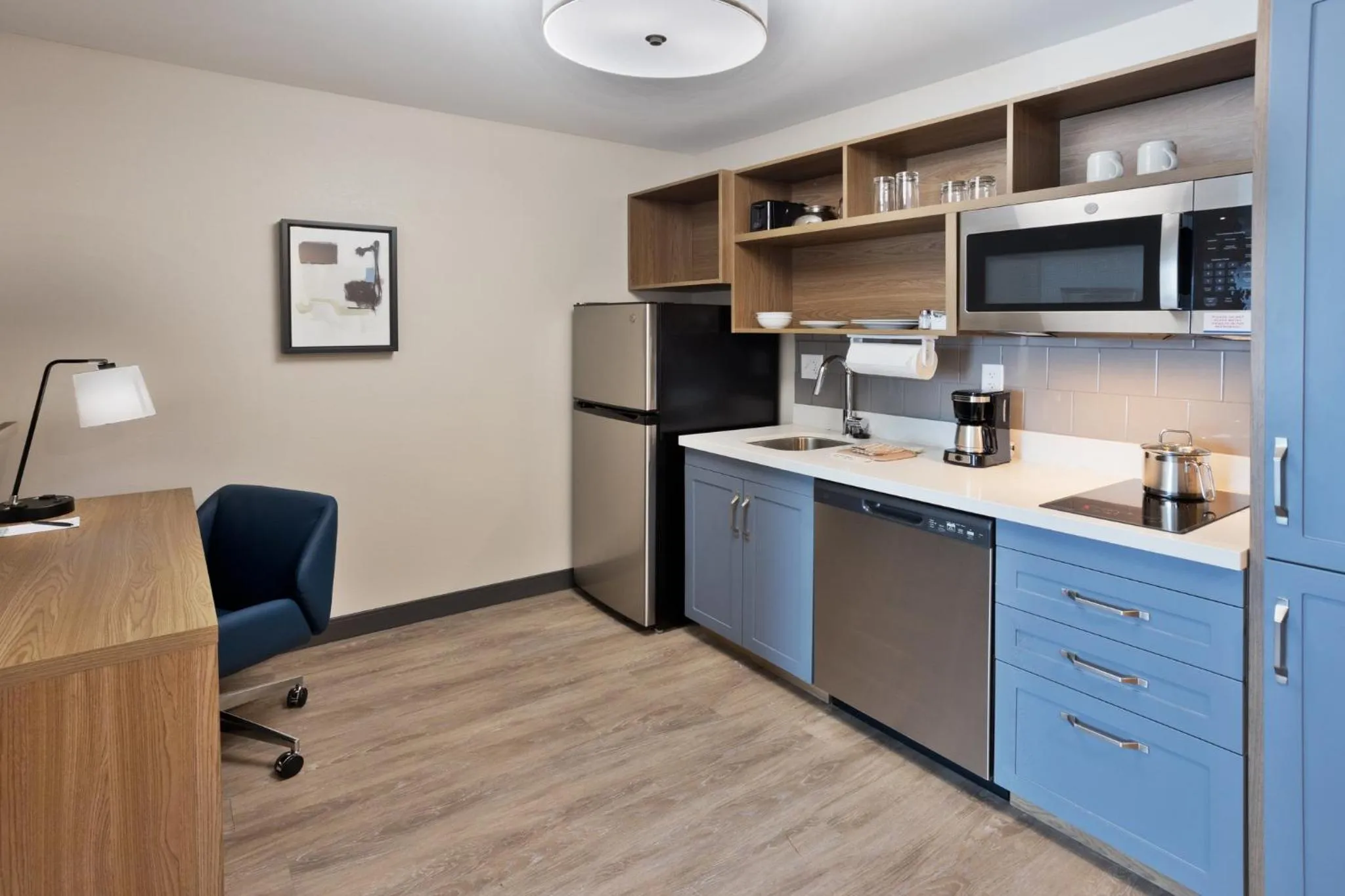 Photo of the whole room in Candlewood Suites Dothan by IHG