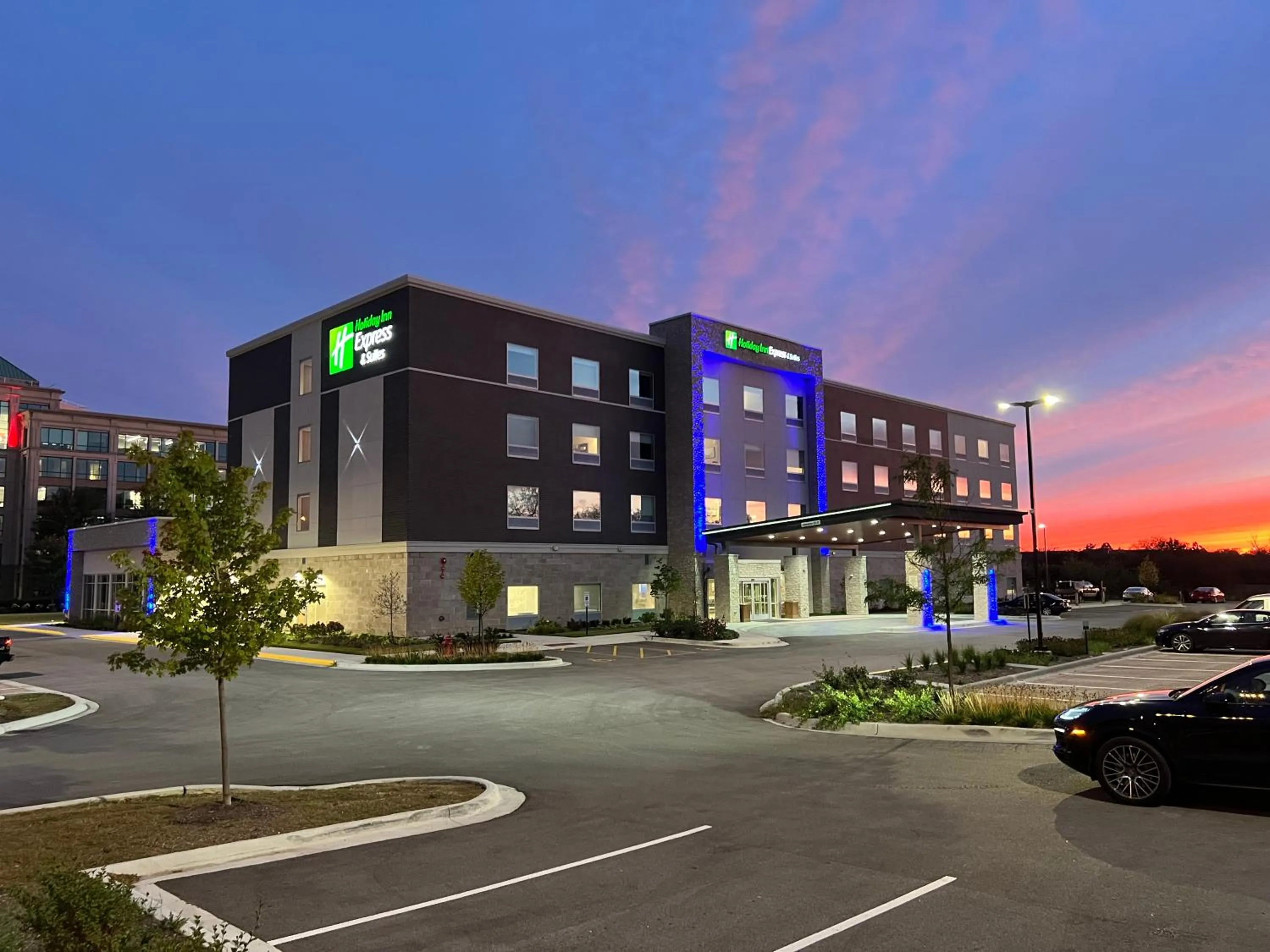 Property building in Holiday Inn Express & Suites Chicago Schaumburg by IHG