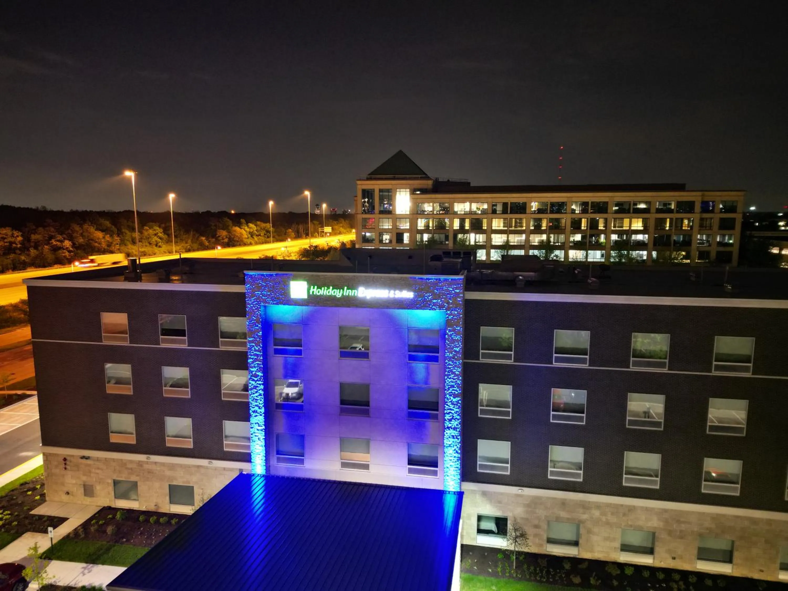 Night in Holiday Inn Express & Suites Chicago Schaumburg by IHG