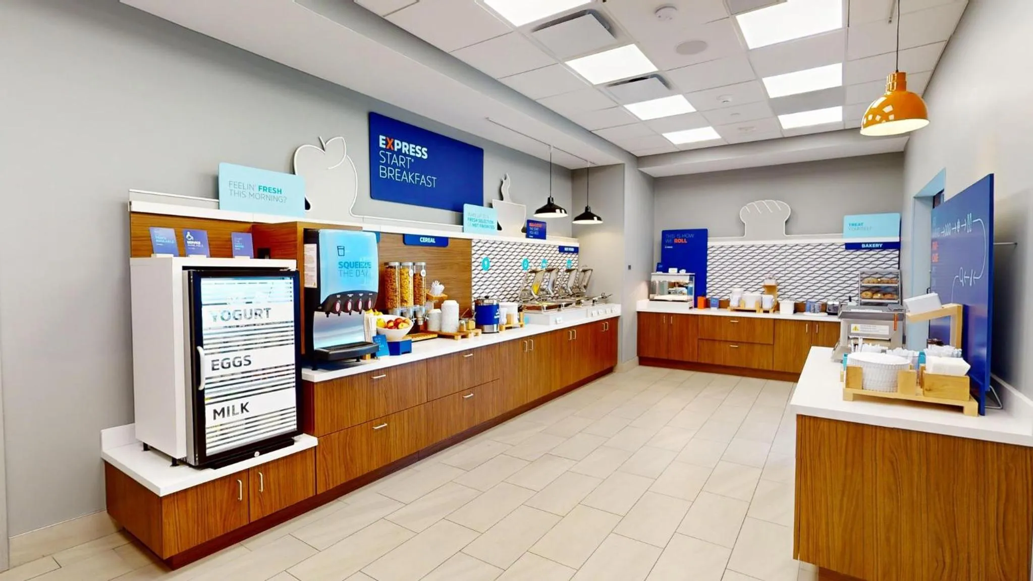 Breakfast in Holiday Inn Express & Suites Chicago Schaumburg by IHG