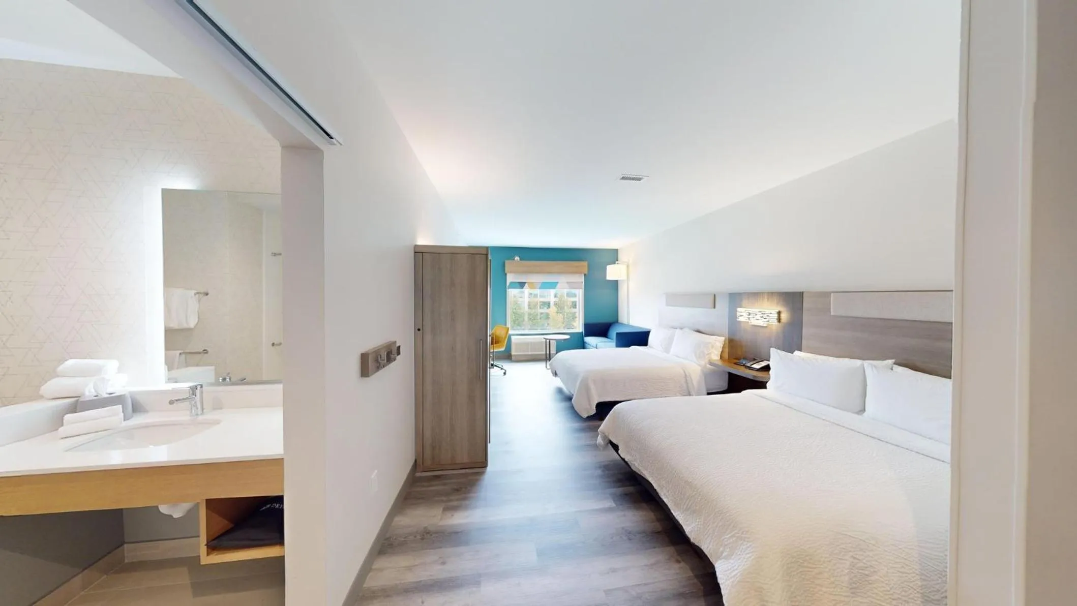 Photo of the whole room in Holiday Inn Express & Suites Chicago Schaumburg by IHG