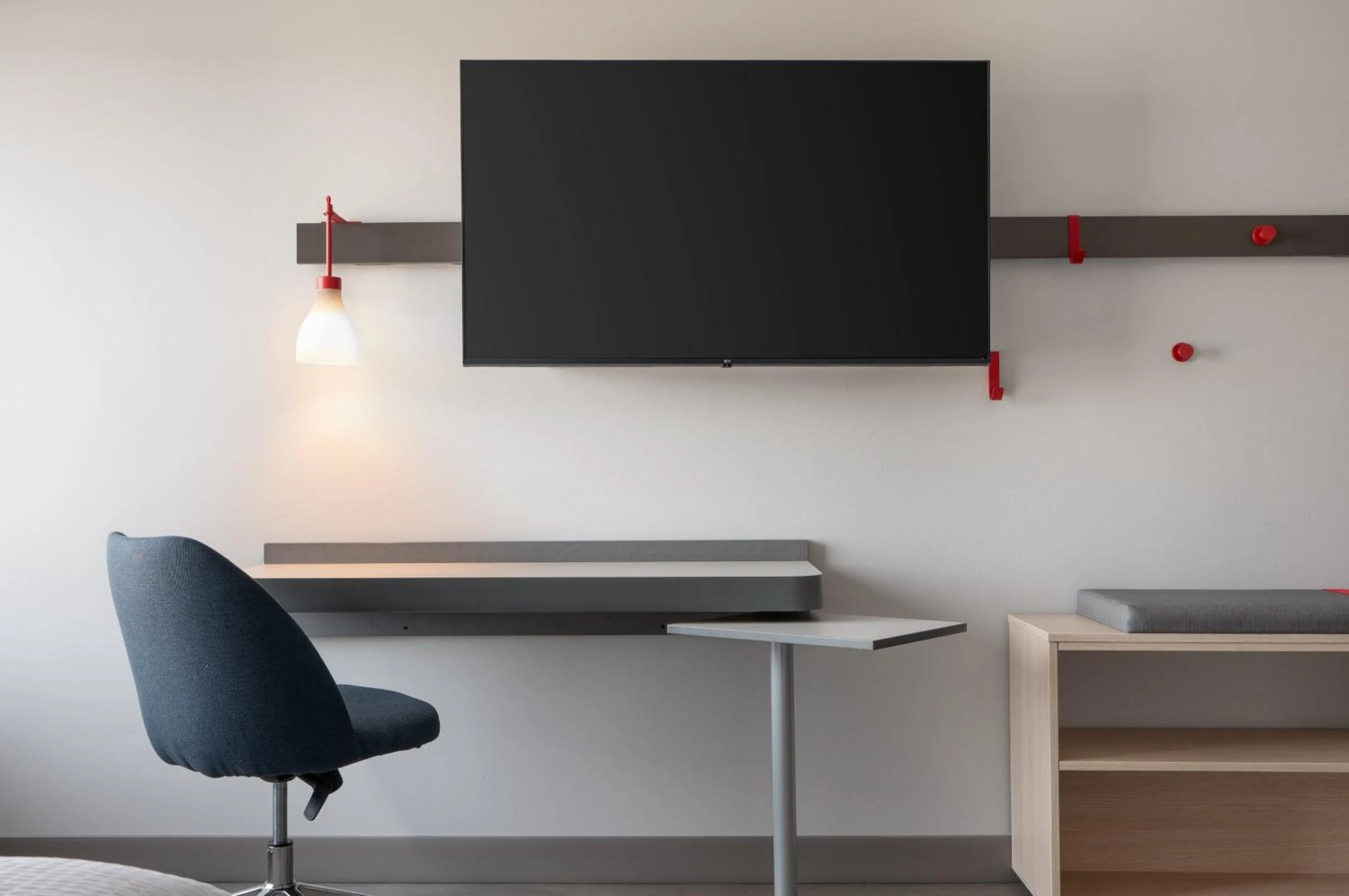 Photo of the whole room in avid hotel Oak Creek by IHG