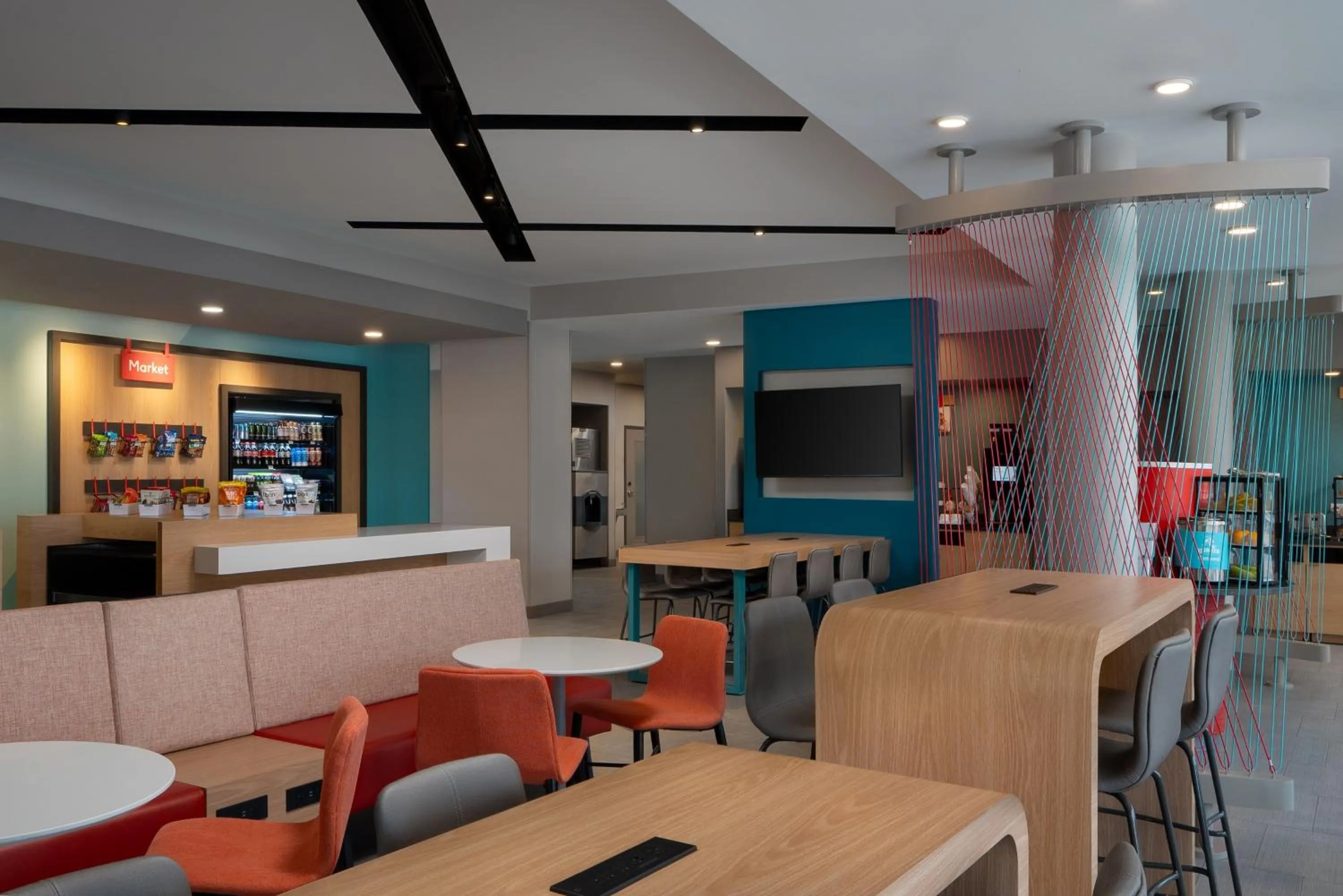 Breakfast in avid hotel Oak Creek by IHG