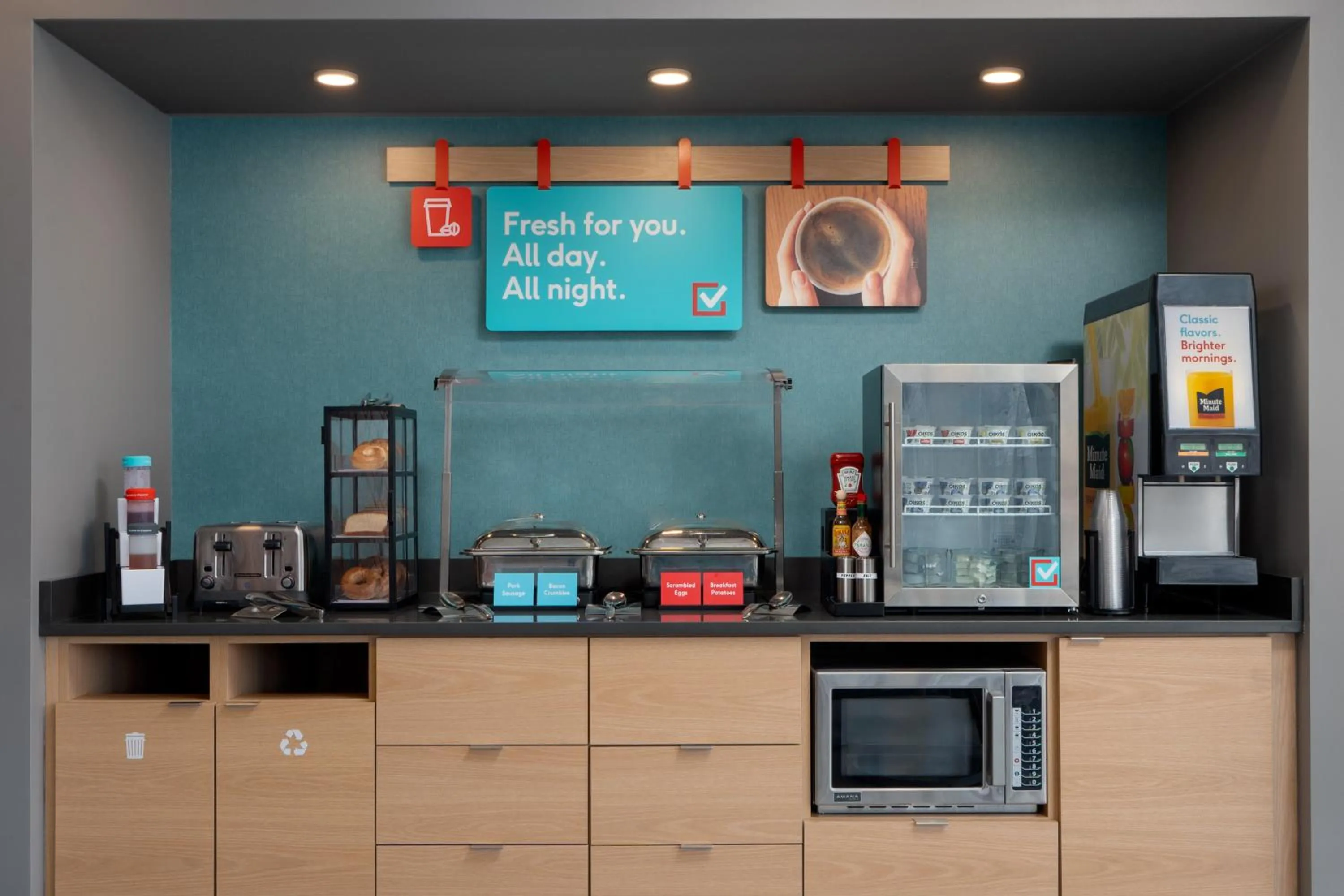 Breakfast in avid hotel Oak Creek by IHG