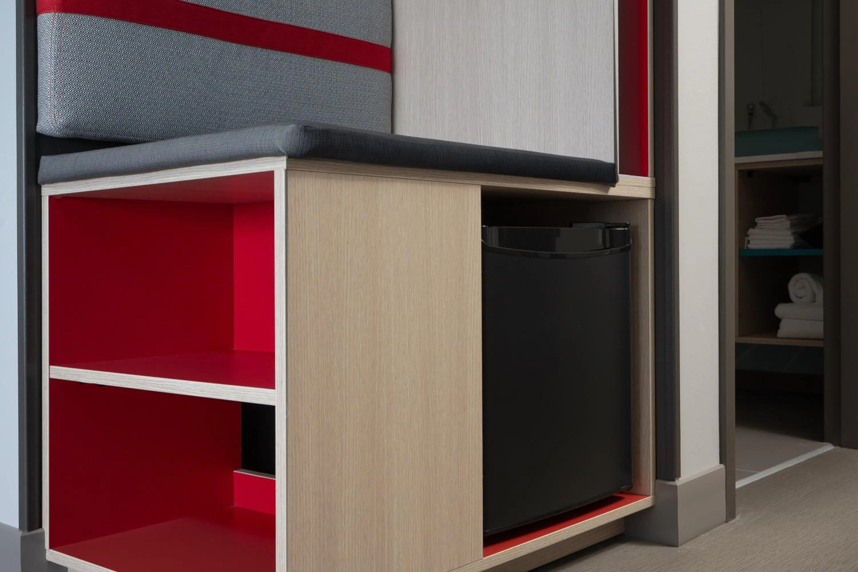 Photo of the whole room in avid hotel Oak Creek by IHG