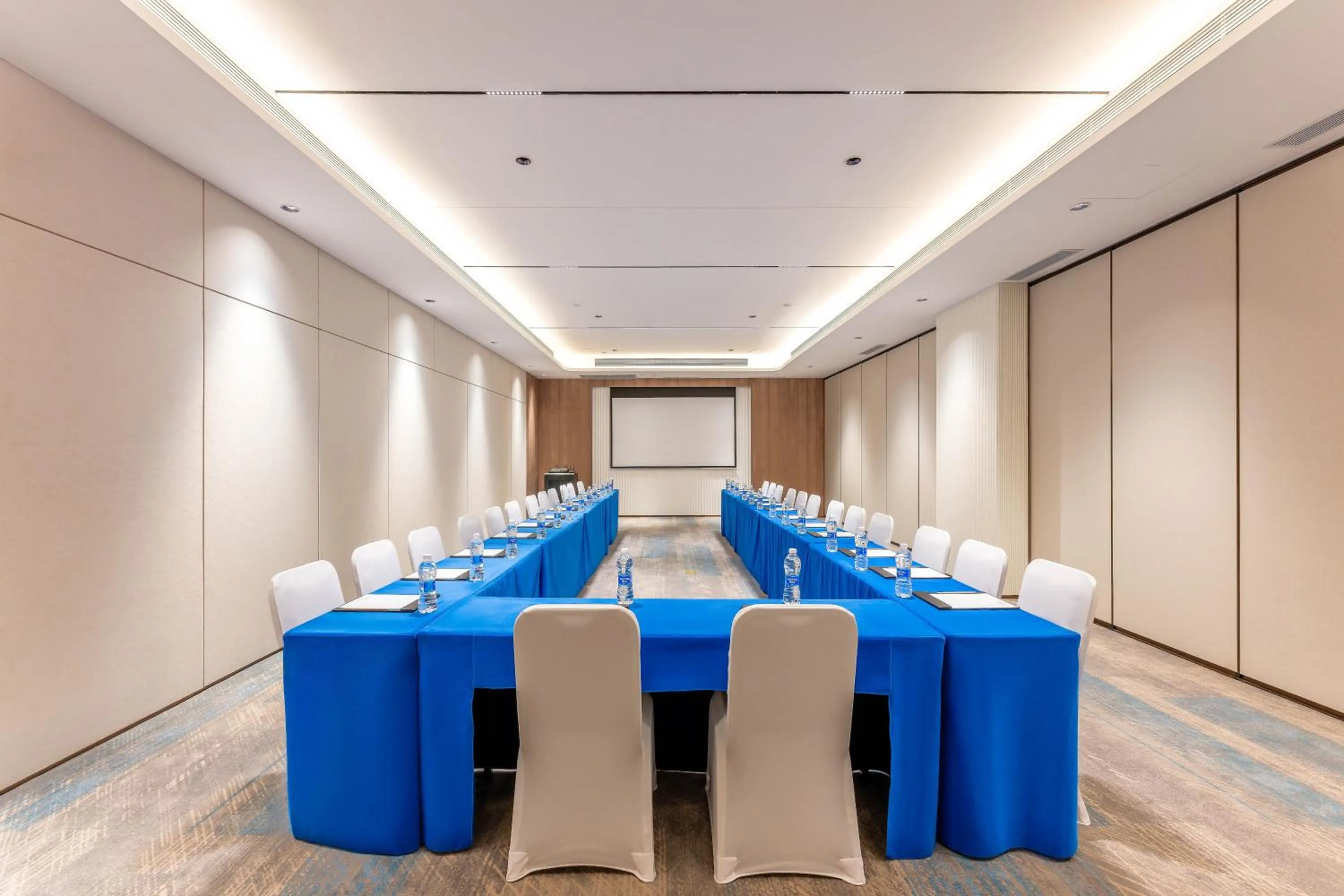 Meeting/conference room in Holiday Inn Express Liaocheng ETDZ by IHG