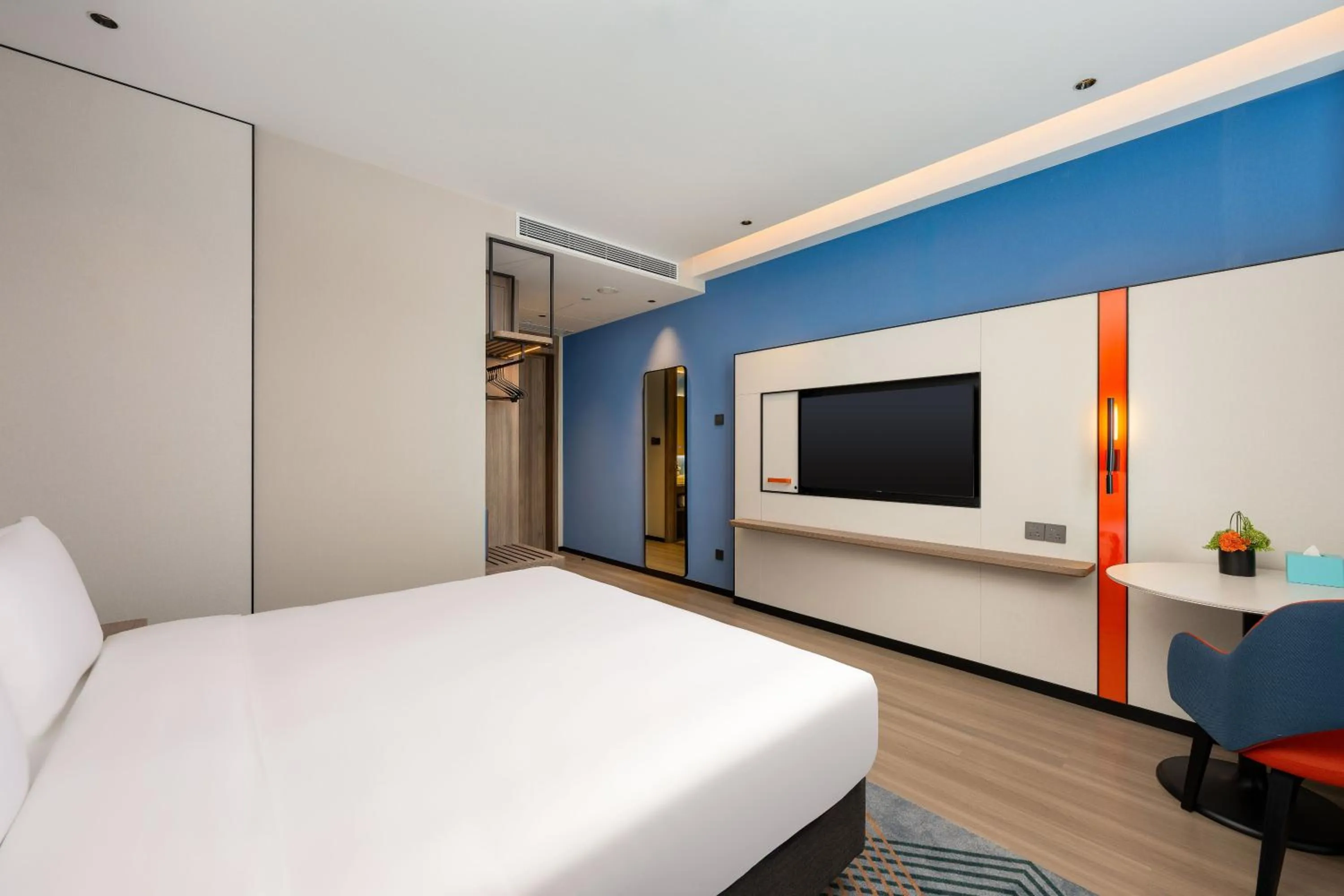 Photo of the whole room, Bed in Holiday Inn Express Liaocheng ETDZ by IHG