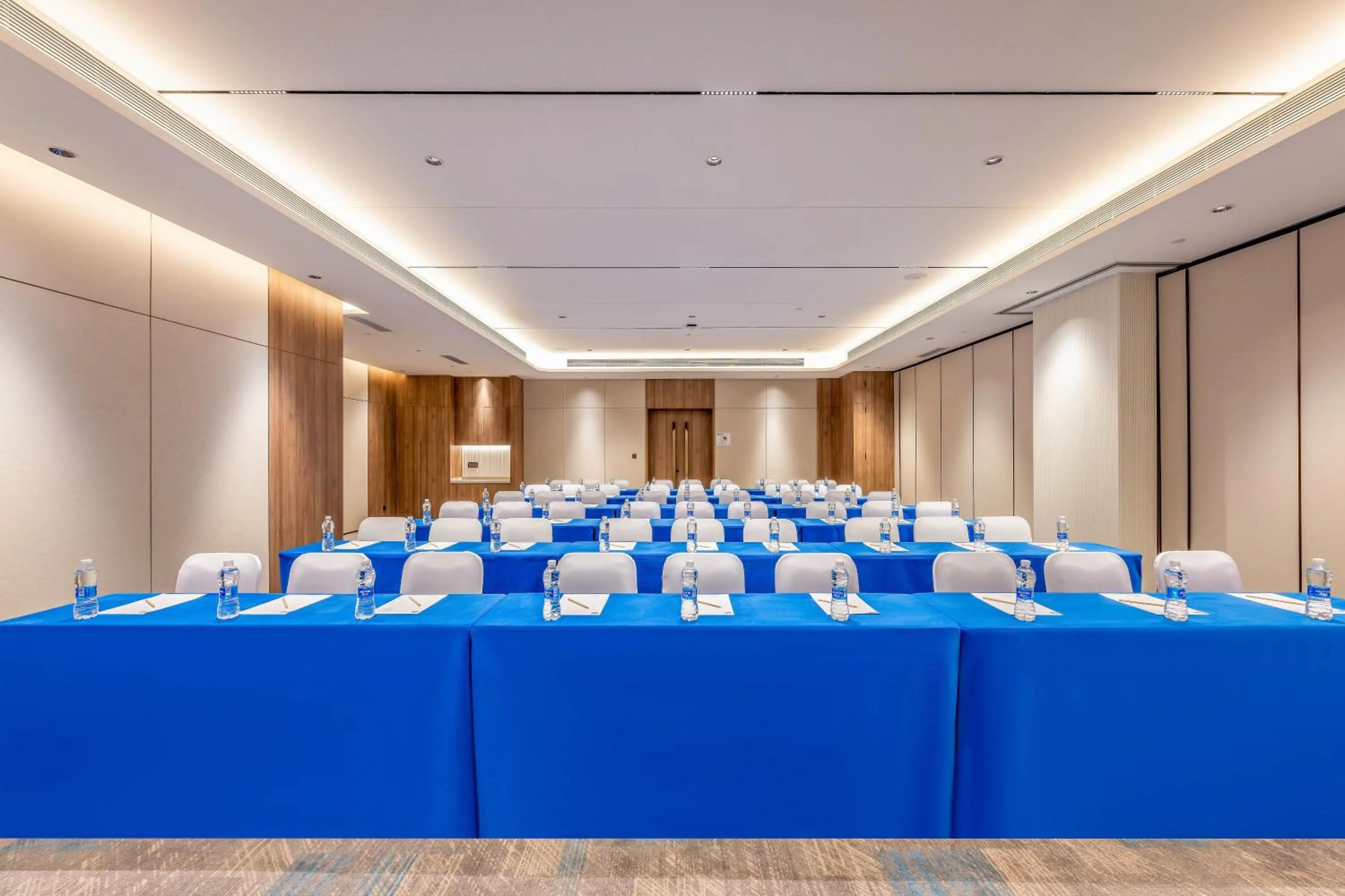 Meeting/conference room in Holiday Inn Express Liaocheng ETDZ by IHG