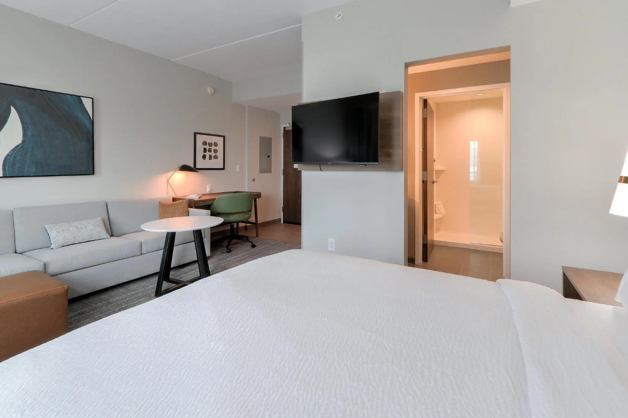 Photo of the whole room, Bed in Staybridge Suites Pigeon Forge - Smoky Mtns by IHG