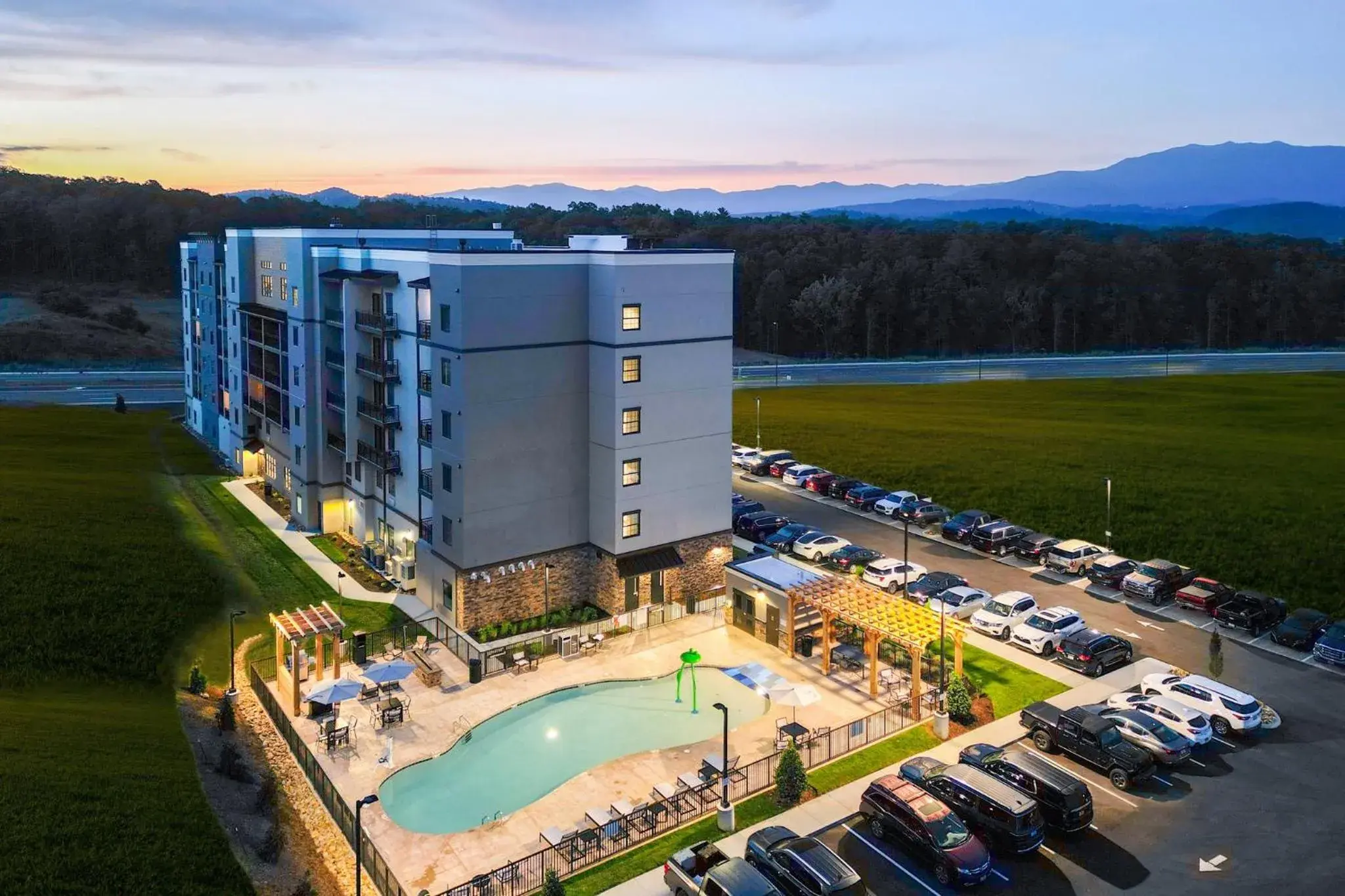 Property building in Staybridge Suites Pigeon Forge - Smoky Mtns by IHG Property building in Staybridge Suites Pigeon Forge - Smoky Mtns by IHG