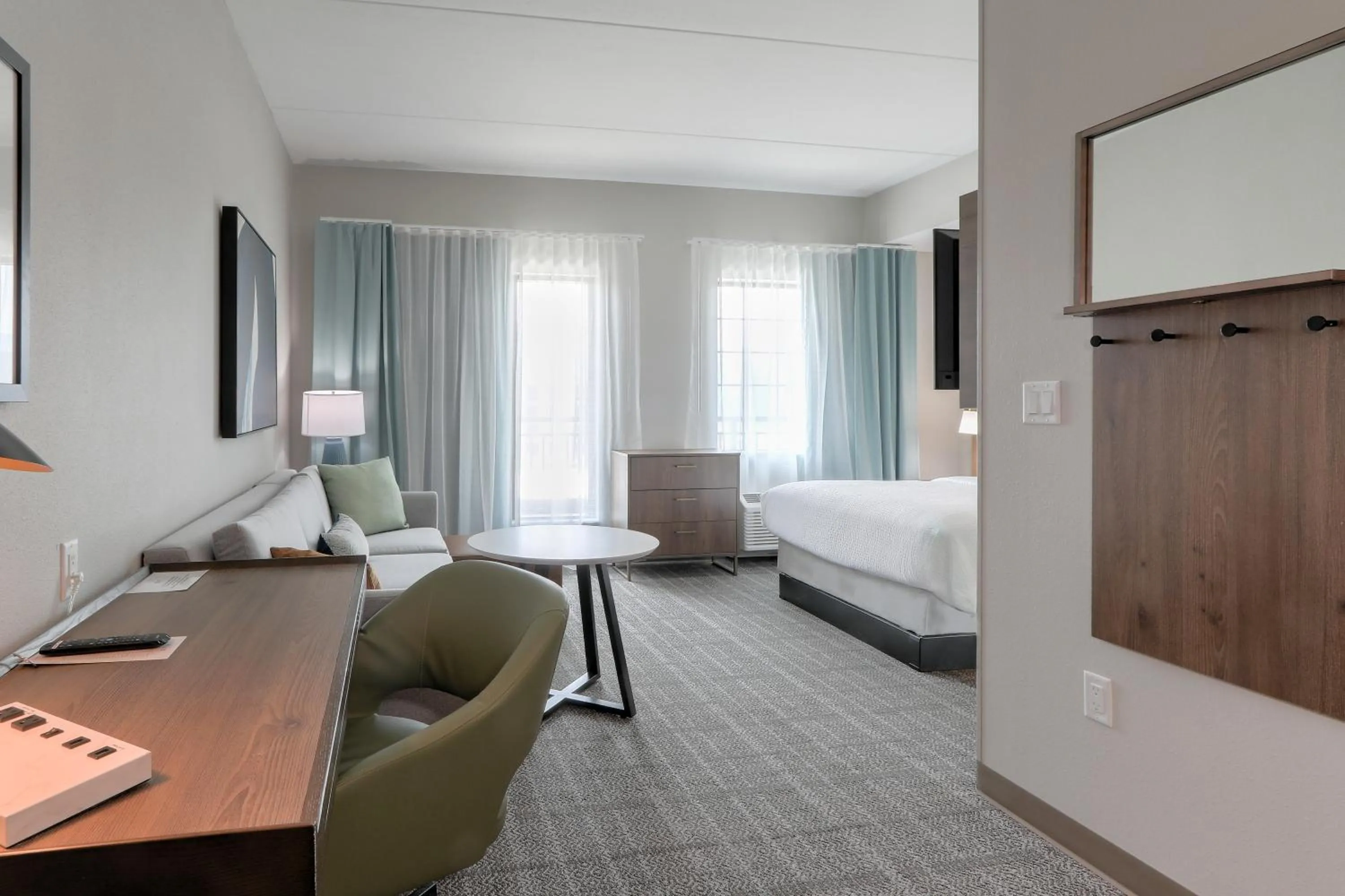 Living room, Bed in Staybridge Suites Pigeon Forge - Smoky Mtns by IHG