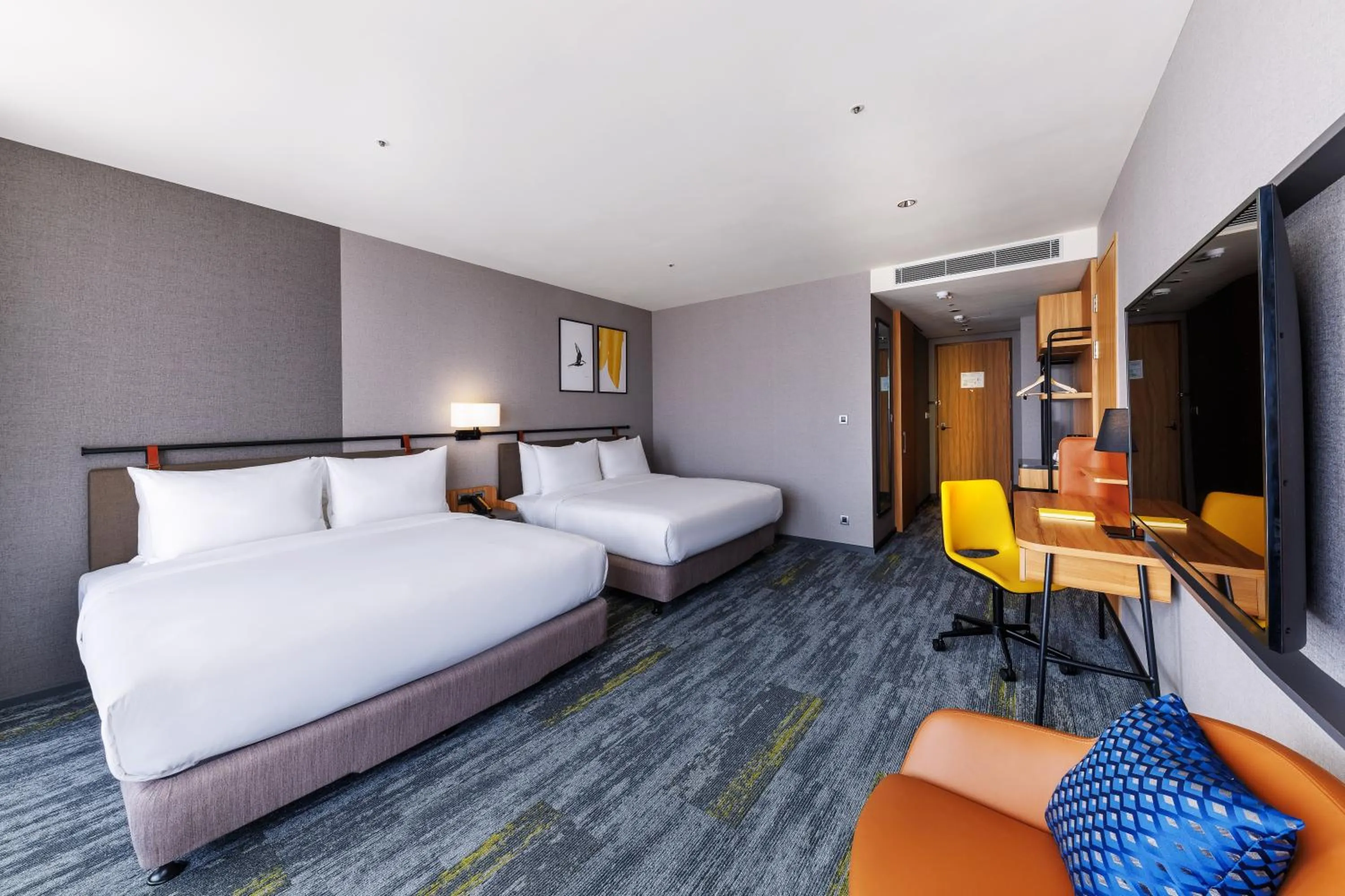 Premium King Room with Two King Beds and Bathtub in voco Chiayi by IHG