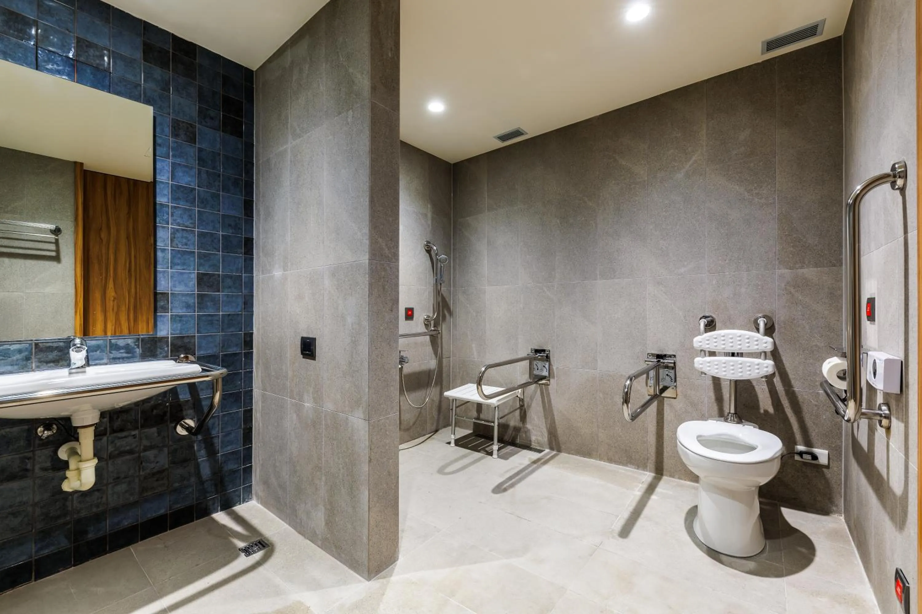 Shower in voco Chiayi by IHG