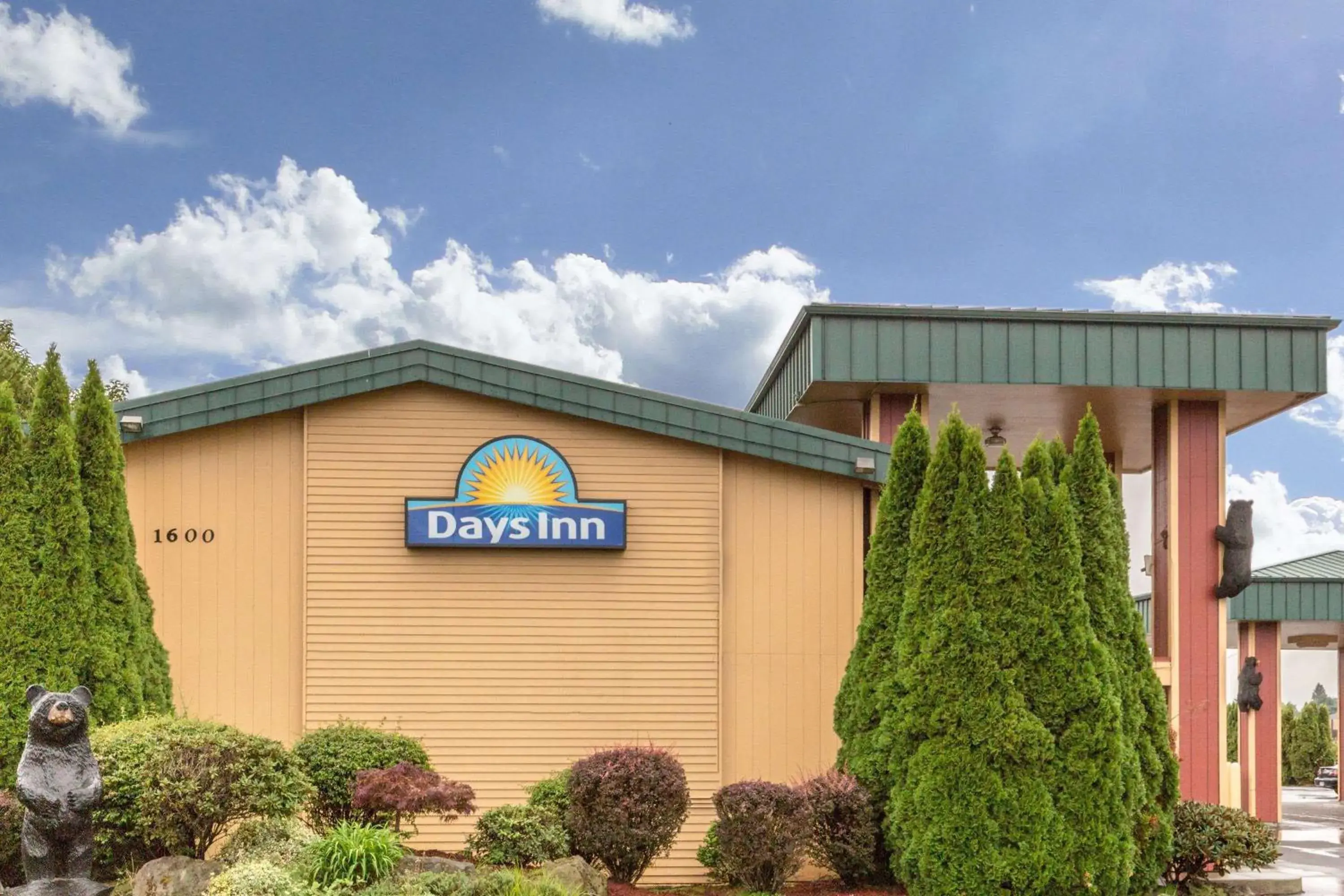 Property building in Days Inn by Wyndham Black Bear Property building in Days Inn by Wyndham Black Bear