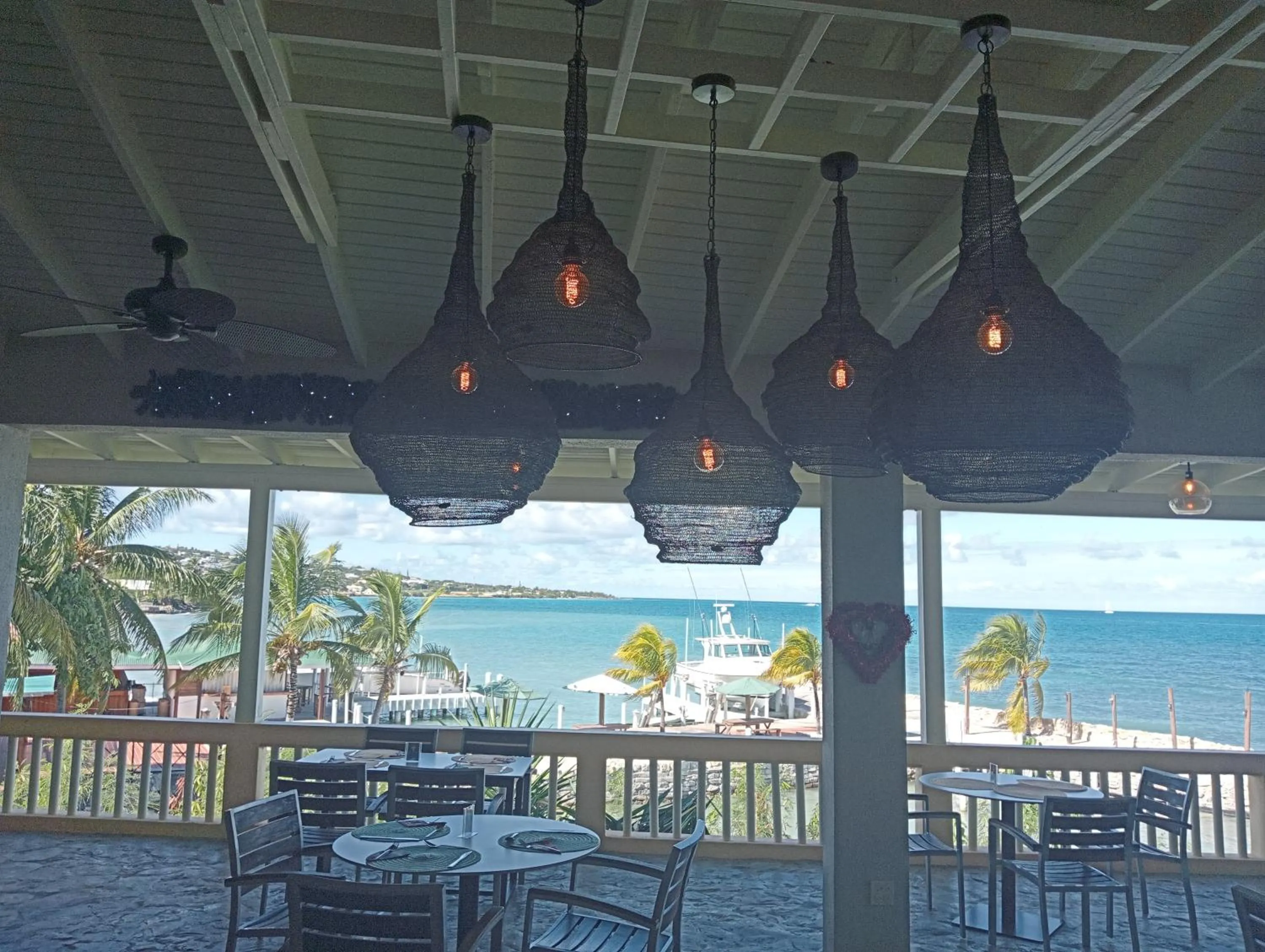 Lounge or bar in Northshore Seaside Suites