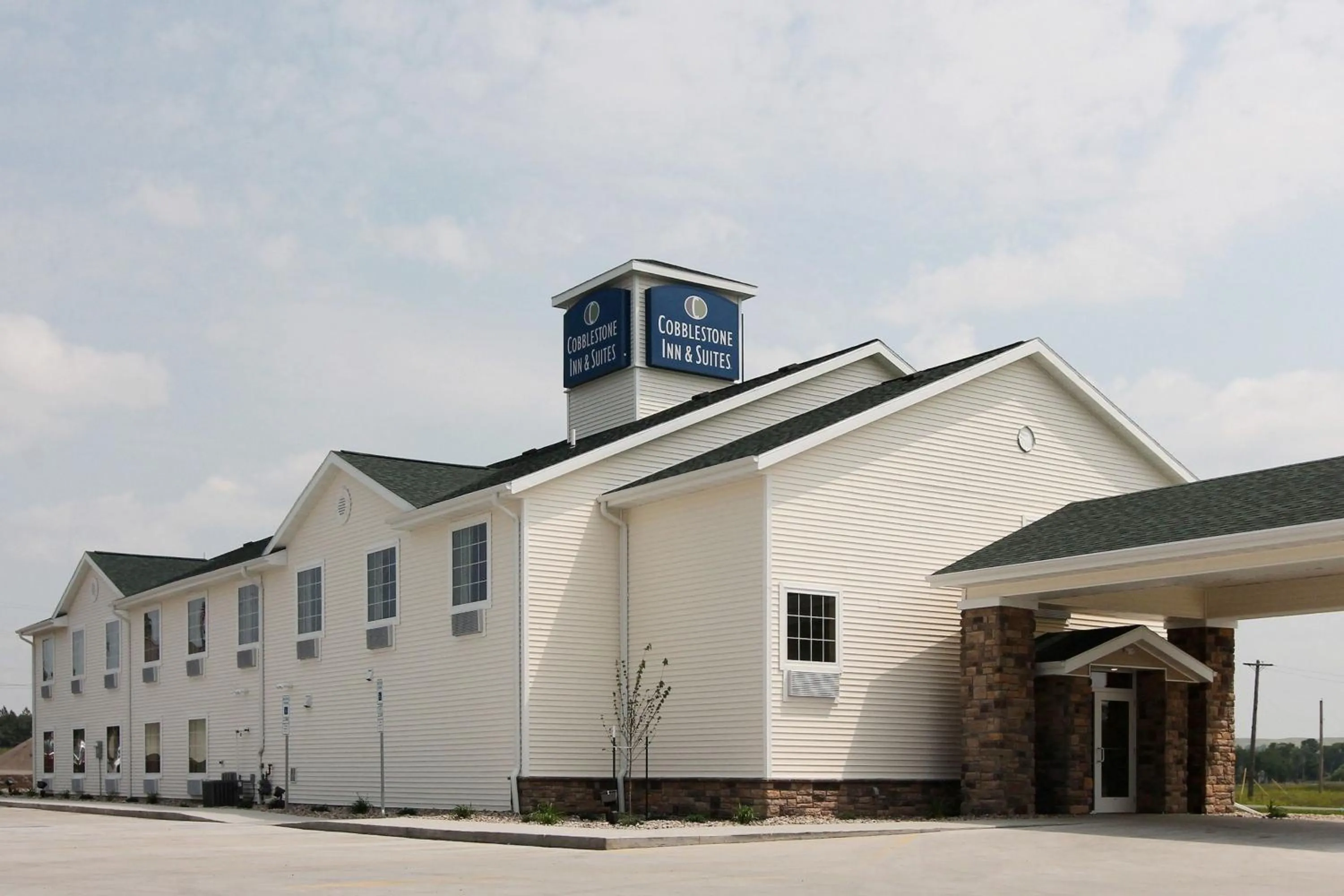 Facade/entrance in Cobblestone Inn & Suites - Linton