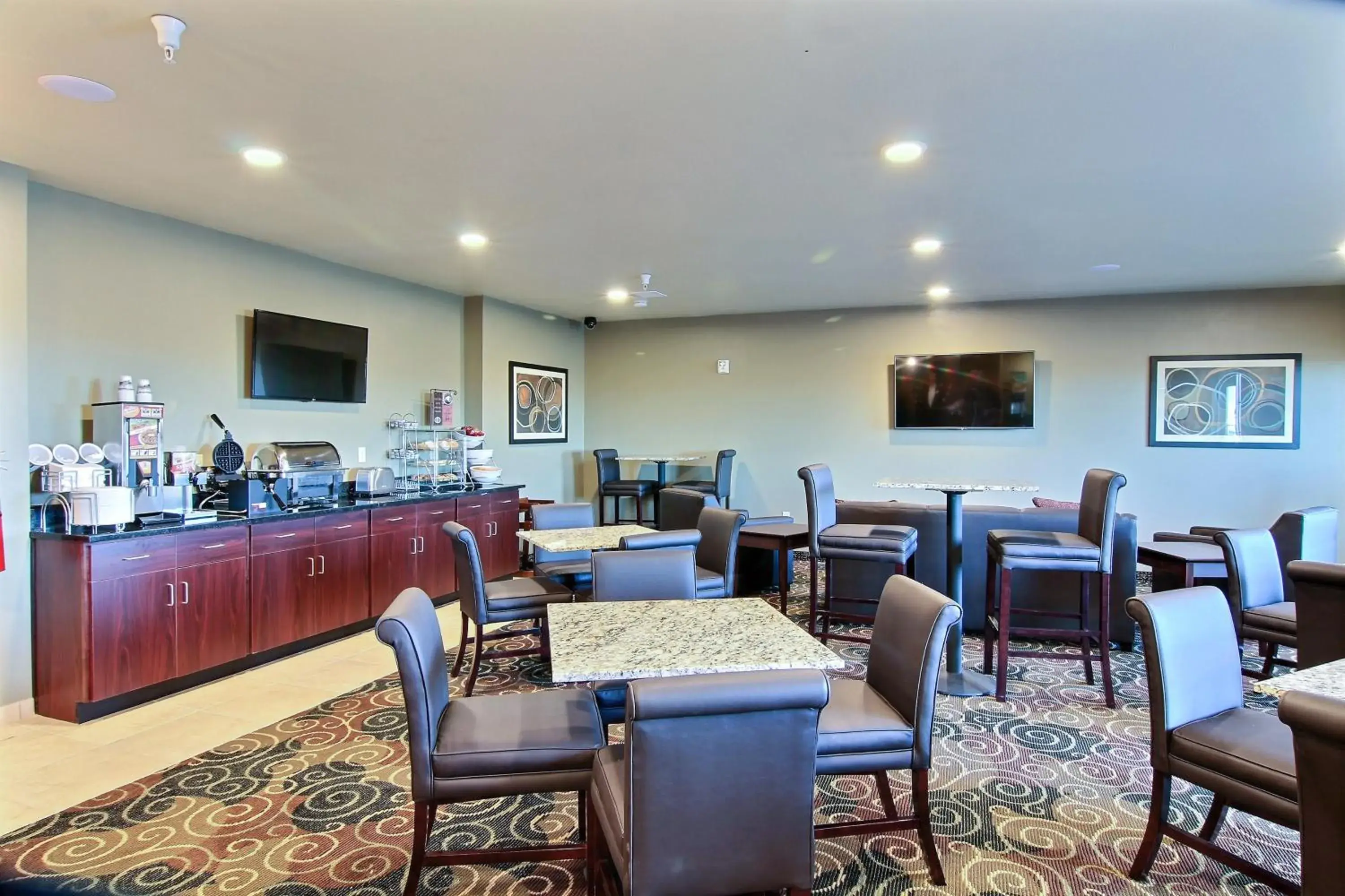 Lounge or bar in Cobblestone Hotel & Suites - Beulah Lounge or bar in Cobblestone Hotel & Suites - Beulah
