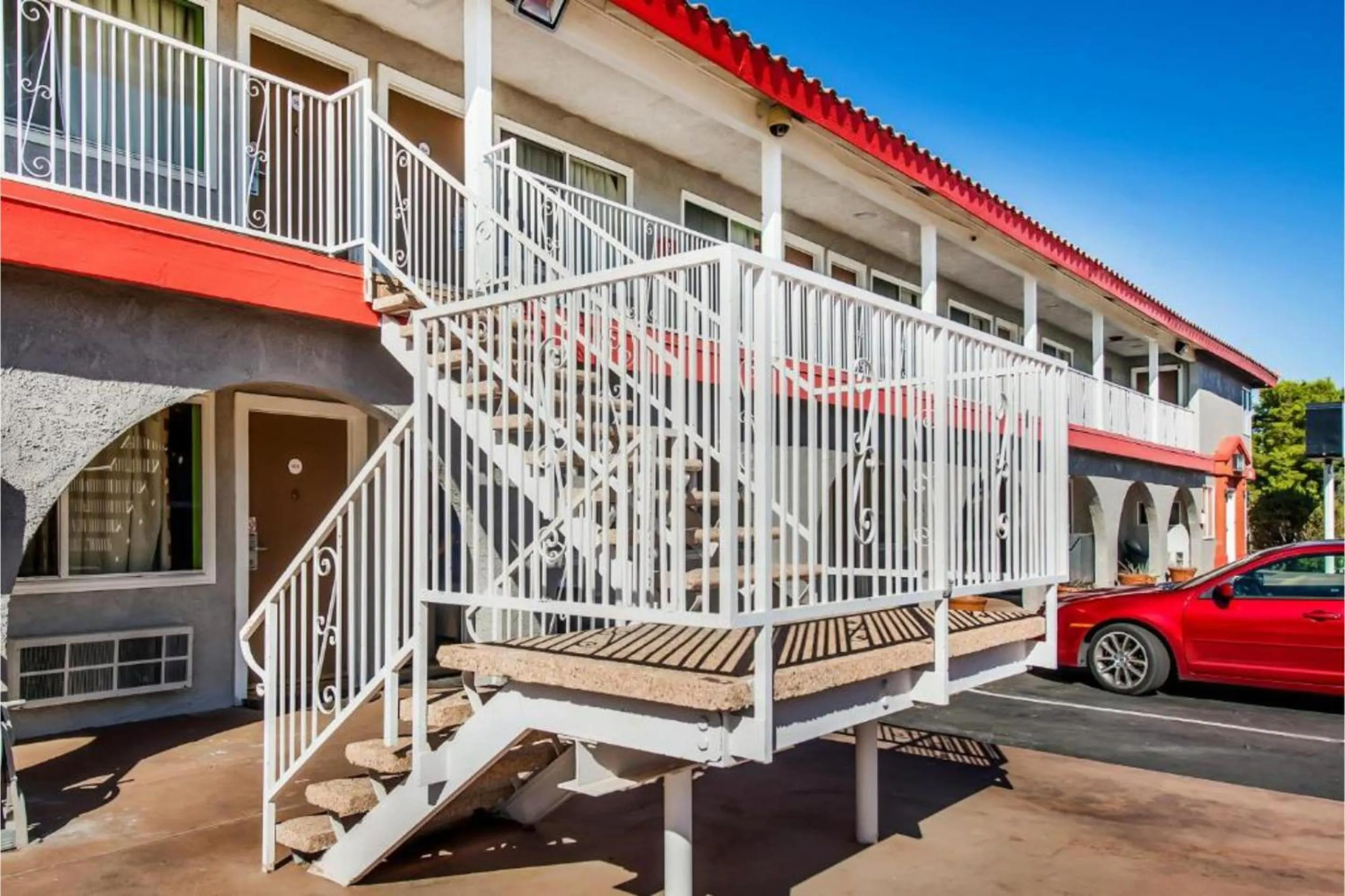 Facade/entrance in Hotel Europa Ridgecrest