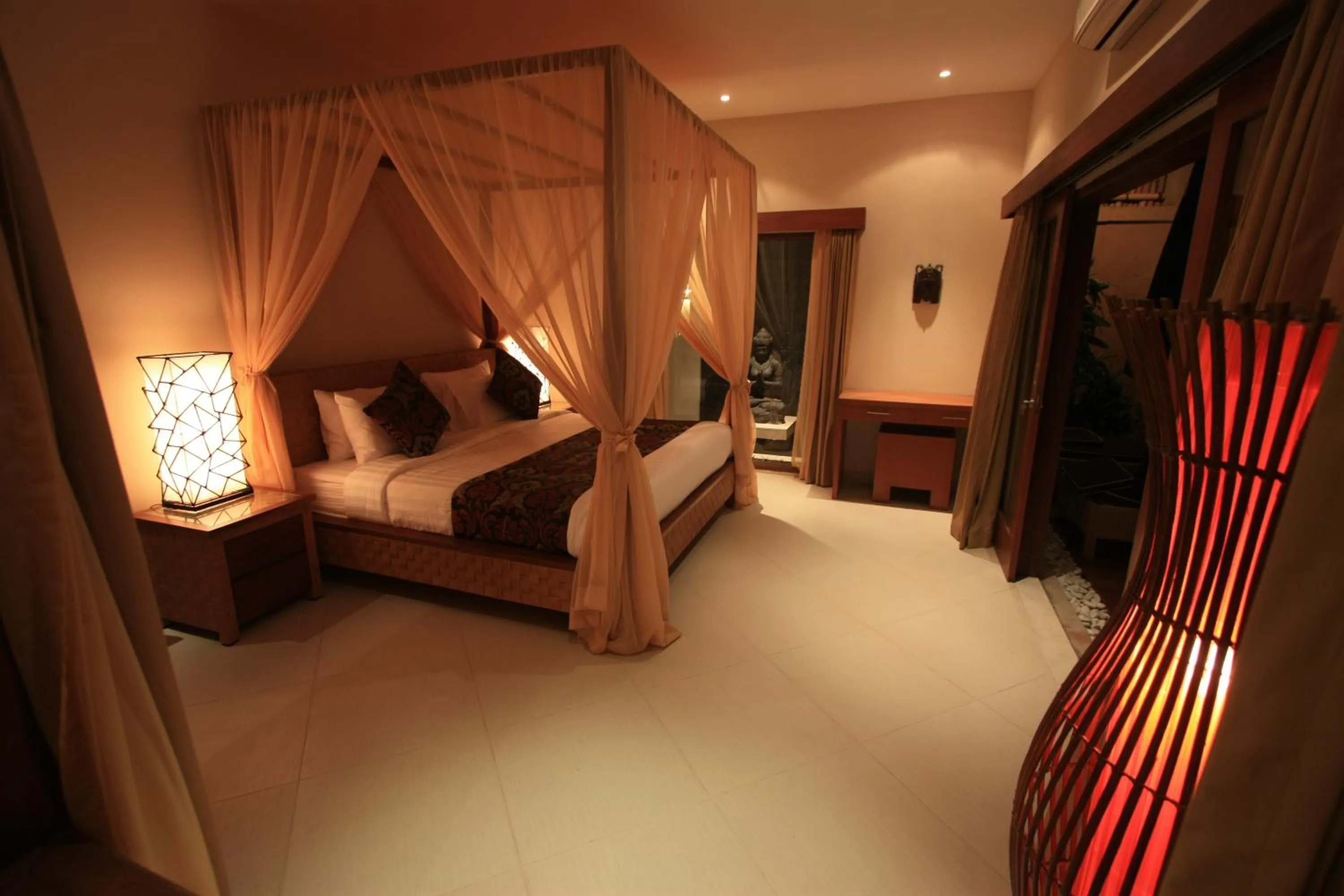 Bed in Villa Seriska Seminyak