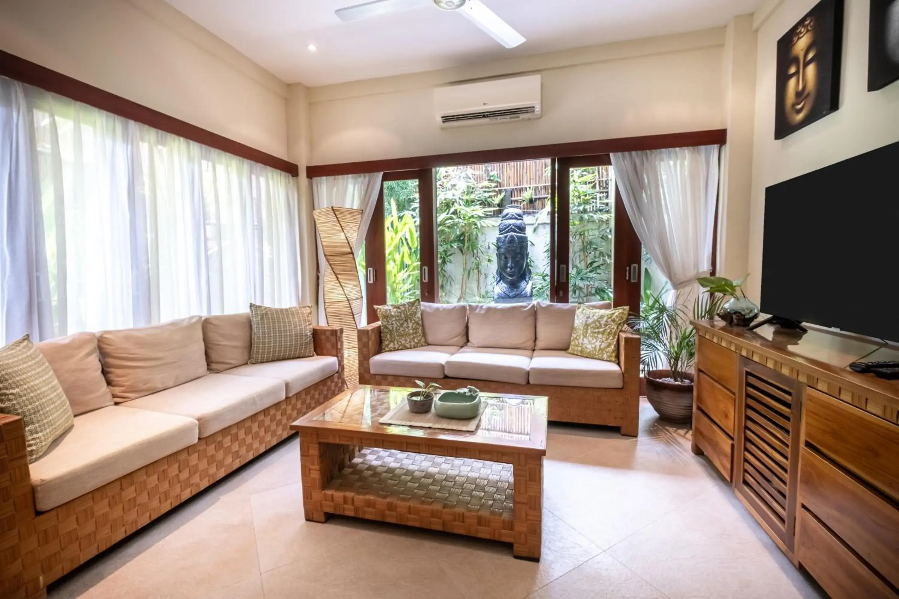 Living room in Villa Seriska Seminyak, 5-Star Private Pool Villa, Walk to Dining & Shopping Living room in Villa Seriska Seminyak, 5-Star Private Pool Villa, Walk to Dining & Shopping