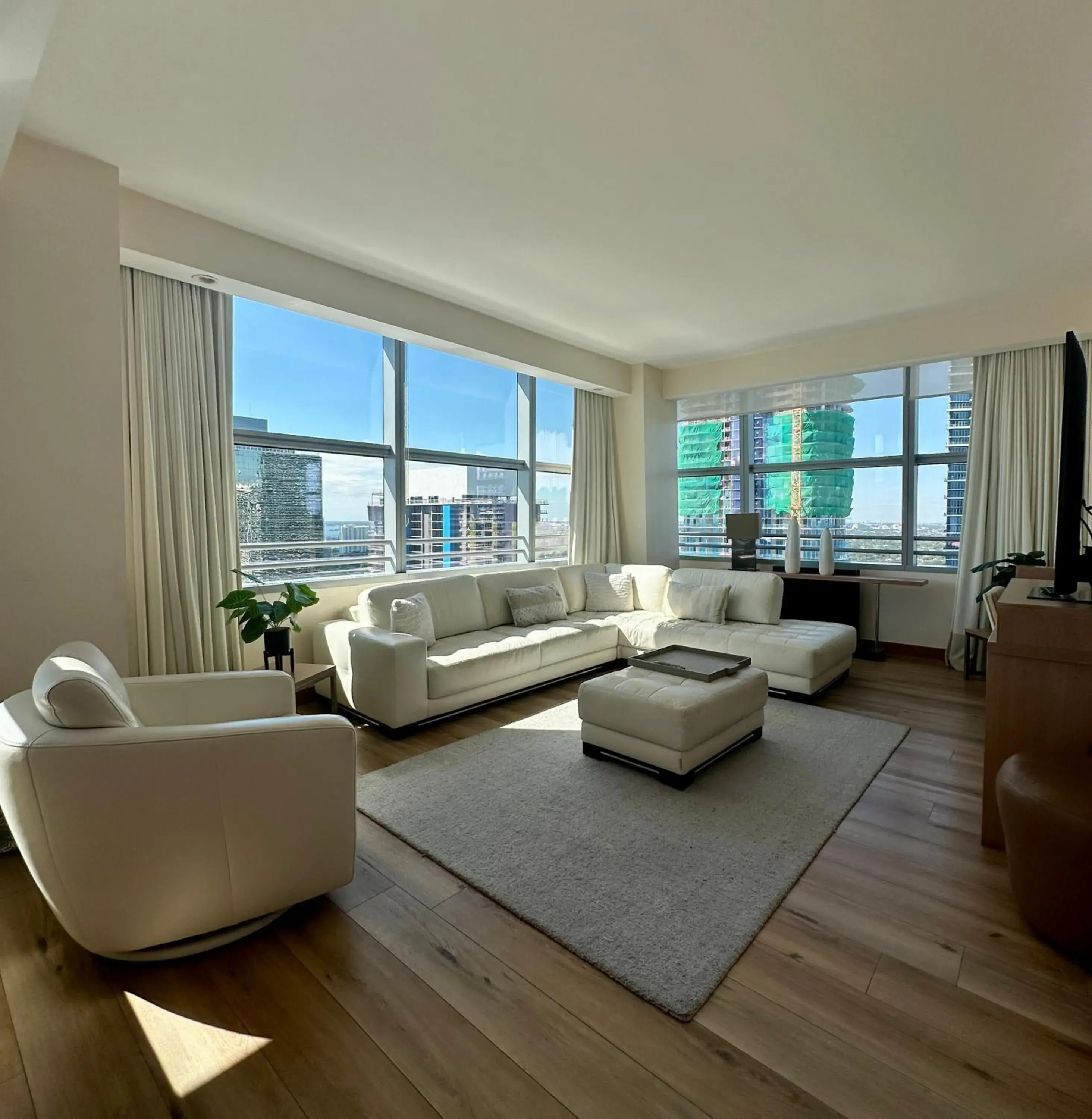 Two-Bedroom Apartment with Balcony and Sea View in Brickell Arch Residences Free Parking by Palermo Home Miami Two-Bedroom Apartment with Balcony and Sea View in Brickell Arch Residences Free Parking by Palermo Home Miami