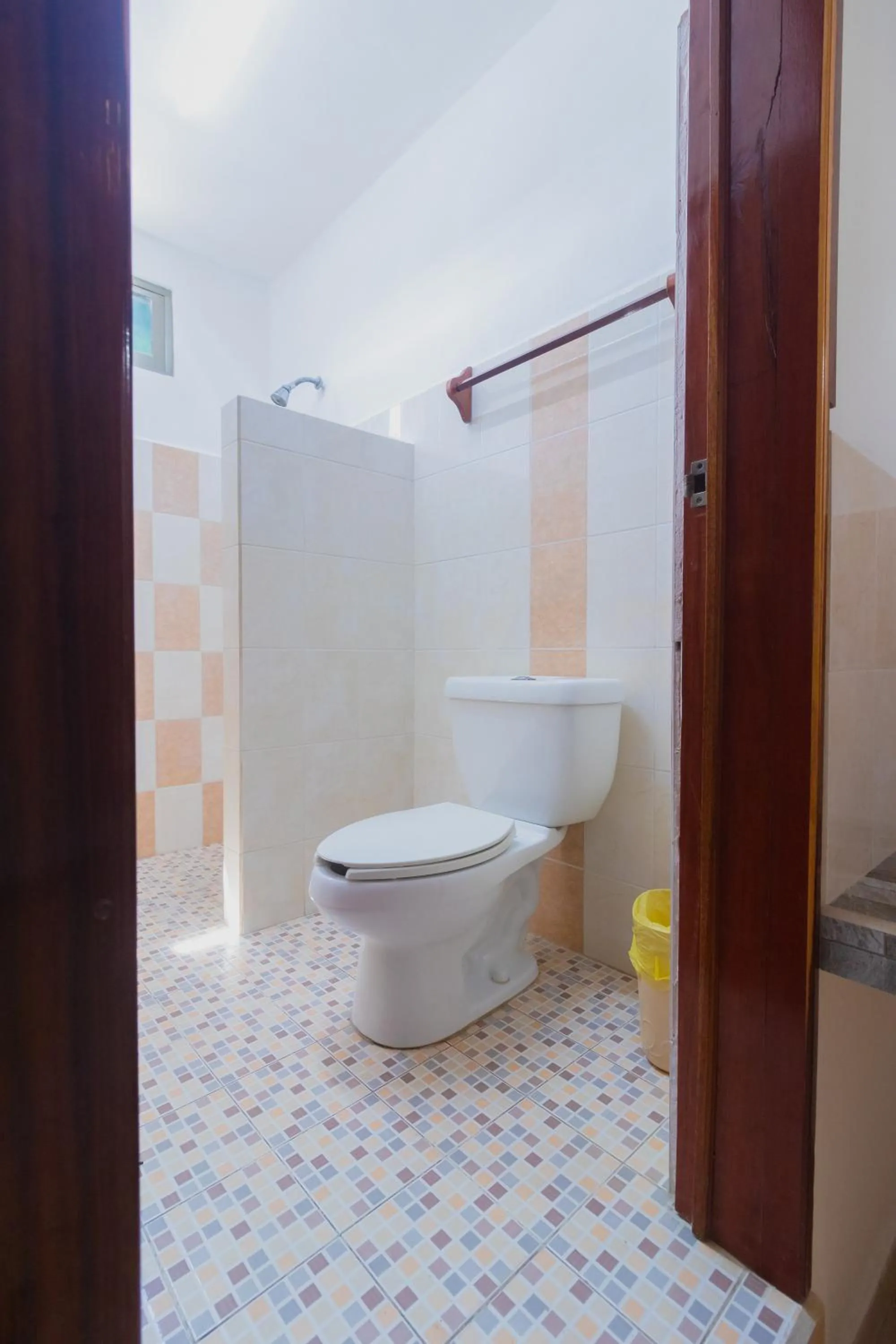 Shower in Hotel Szapot