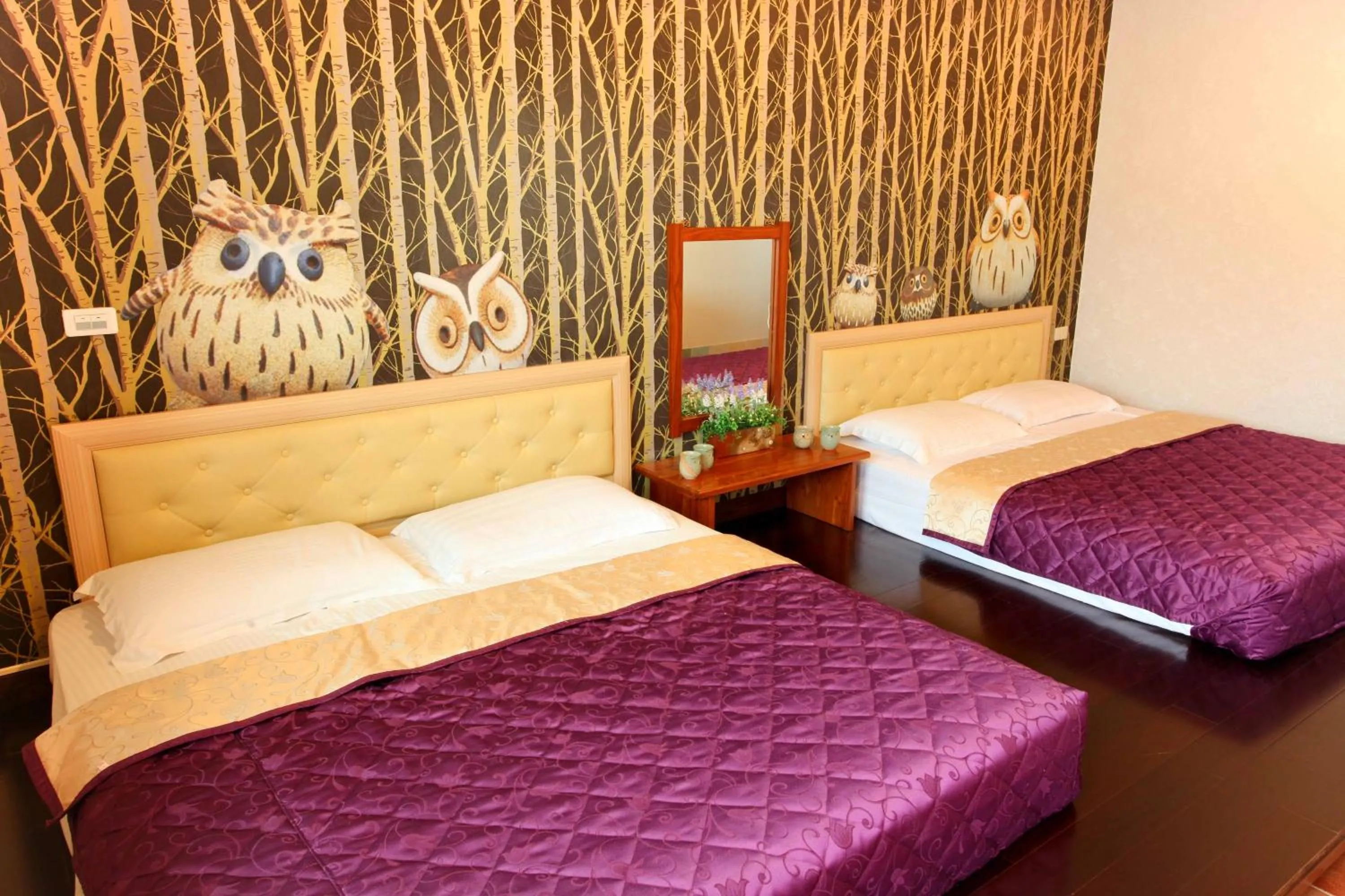 Photo of the whole room, Bed in Family Pottery