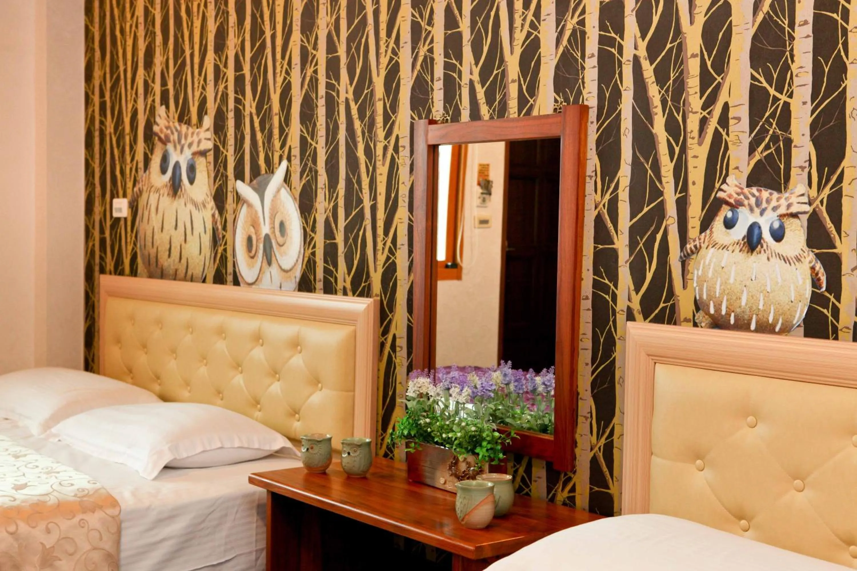 Photo of the whole room, Bed in Family Pottery