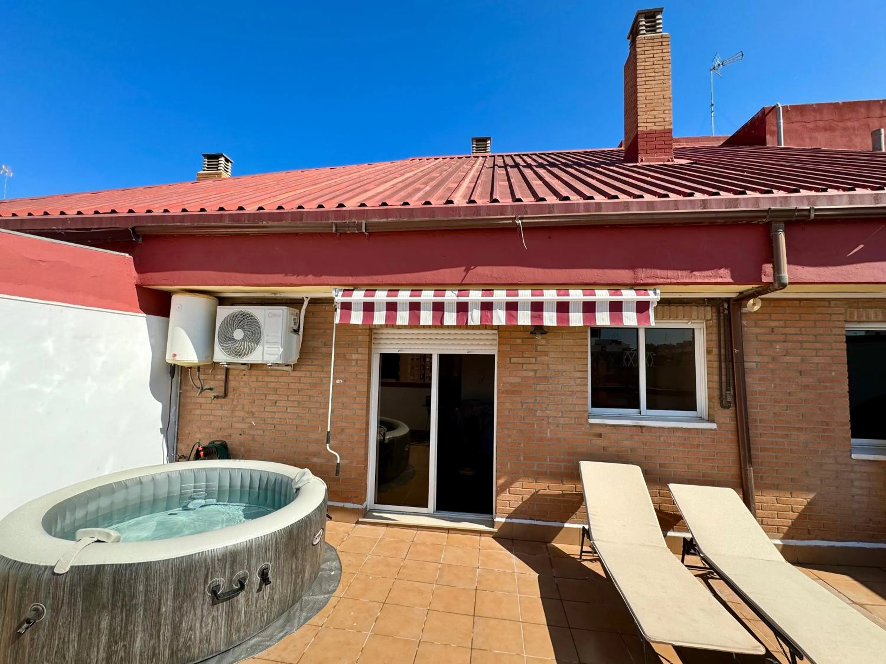 Your Long Stay Attic Home in Valencia