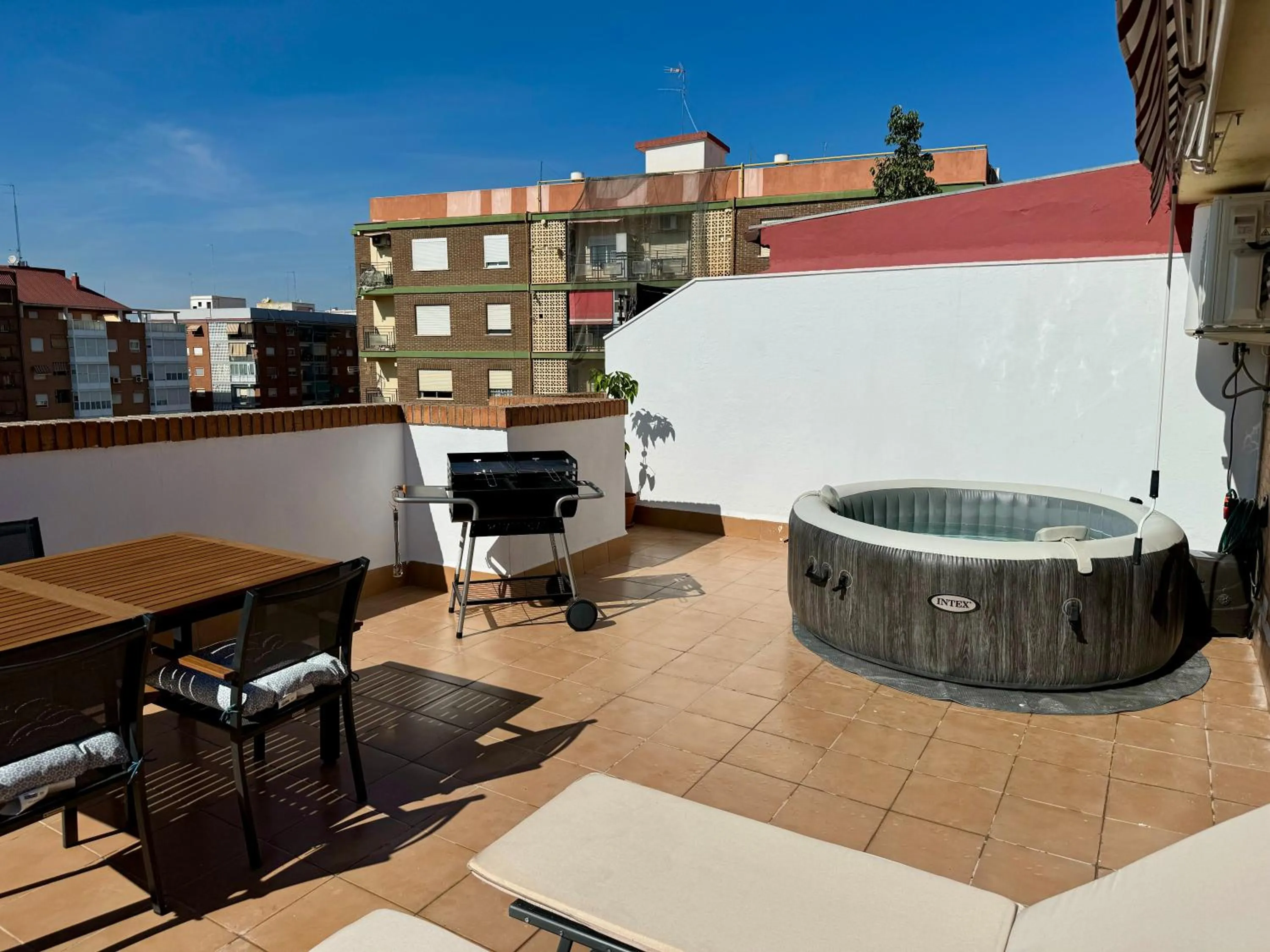 Your Long Stay Attic Home in Valencia
