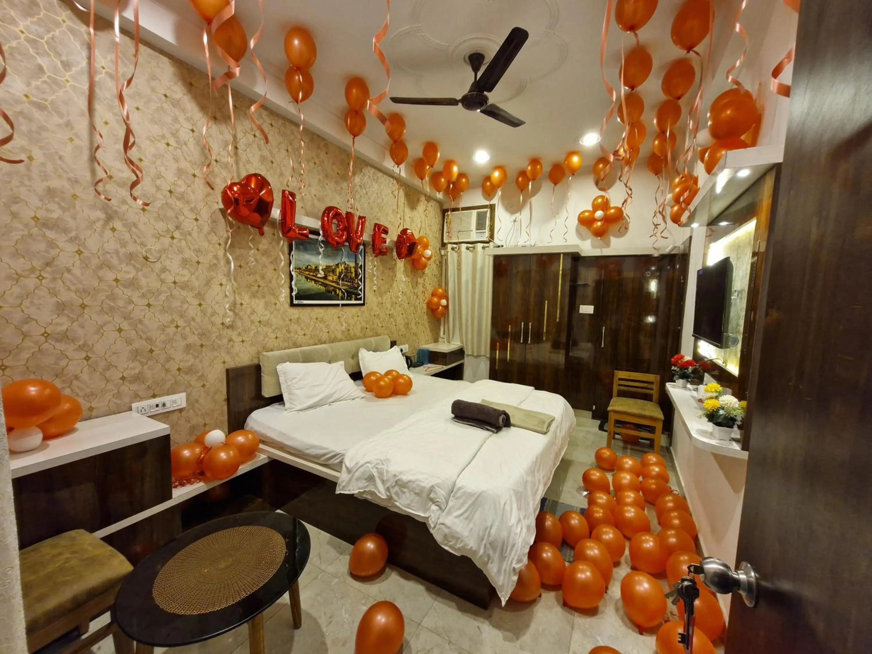Bedroom, Bed in Khushi Paying Guest House