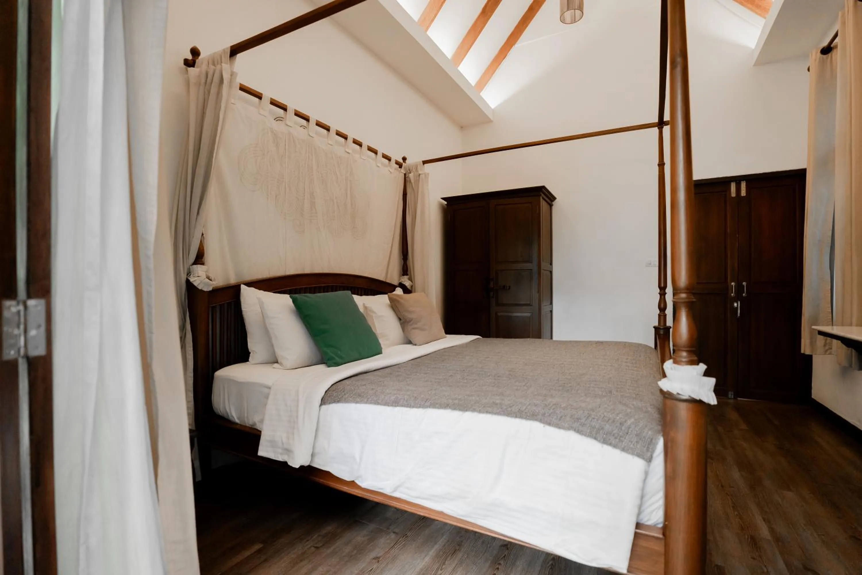 Bed in Tolani Southgate Villa Chiang Mai