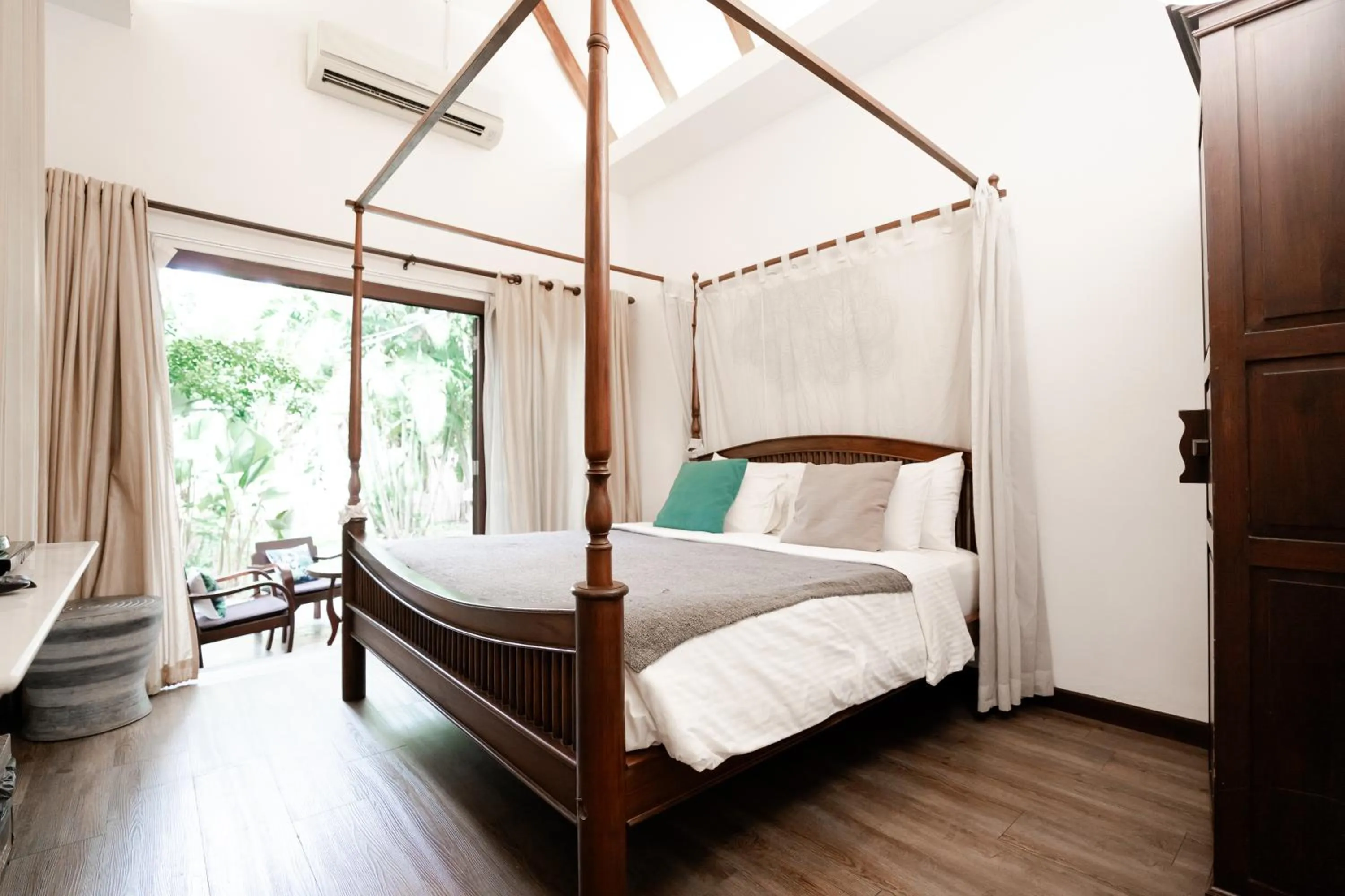 Bed in Tolani Southgate Villa Chiang Mai