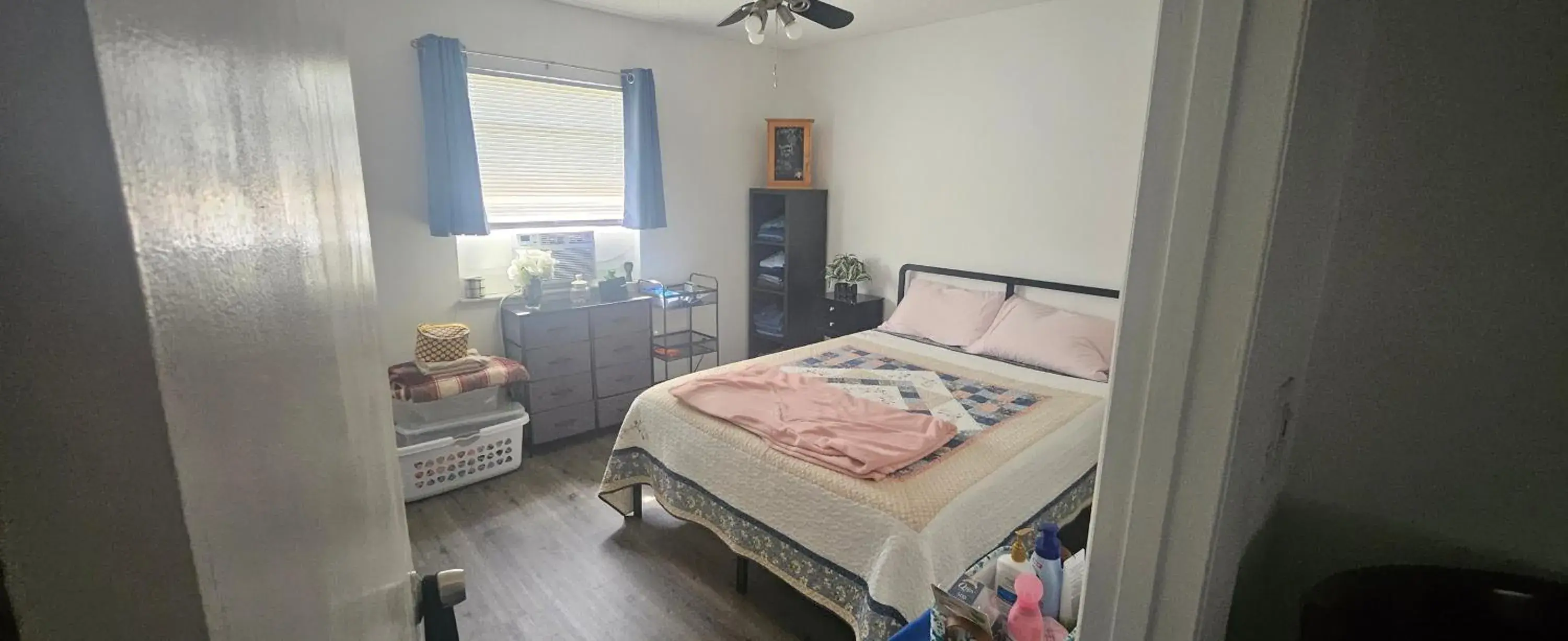 Bed in Sebastian Gardens Inn & Suites Bed in Sebastian Gardens Inn & Suites