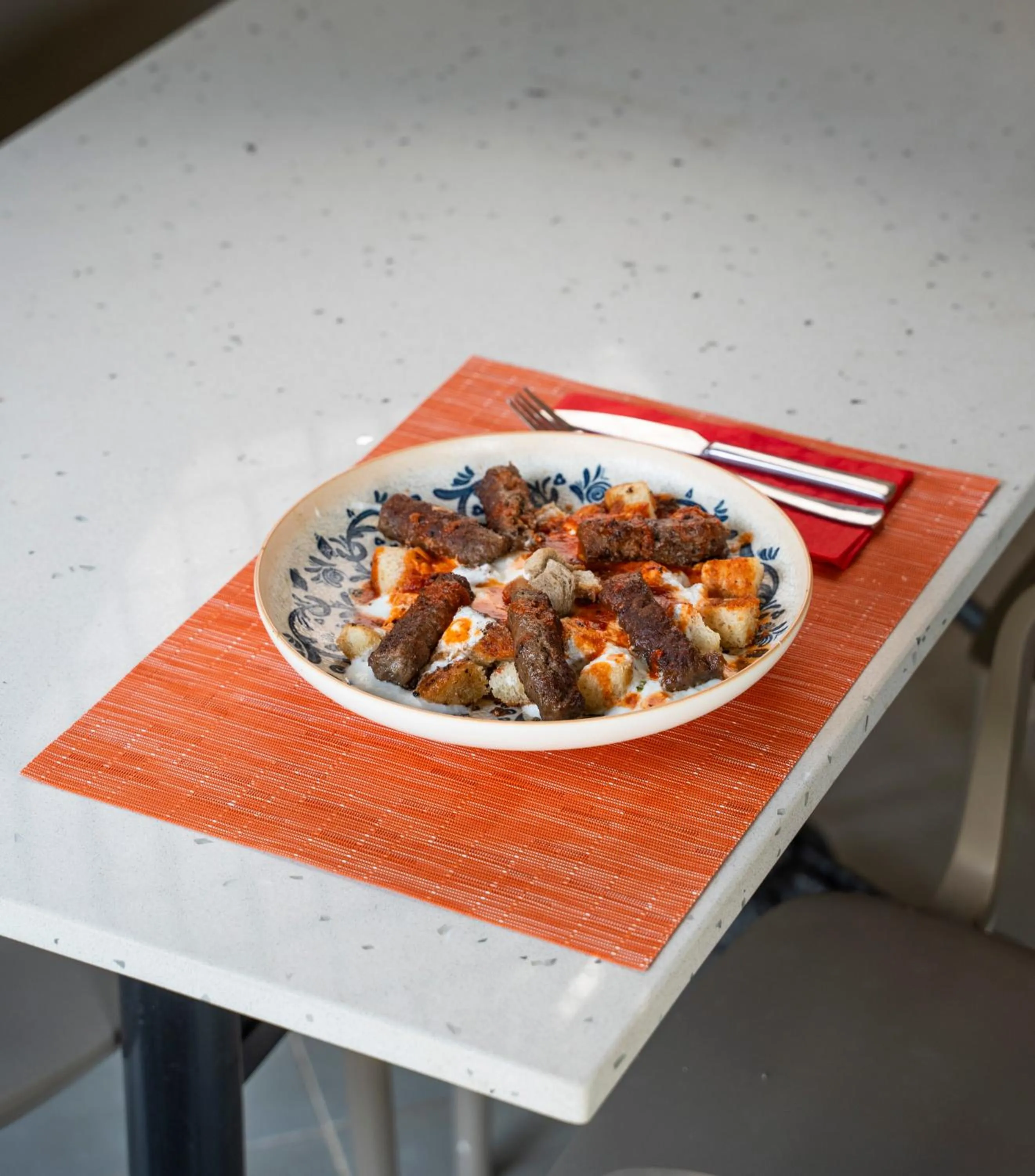 Restaurant/places to eat in Ema Houses