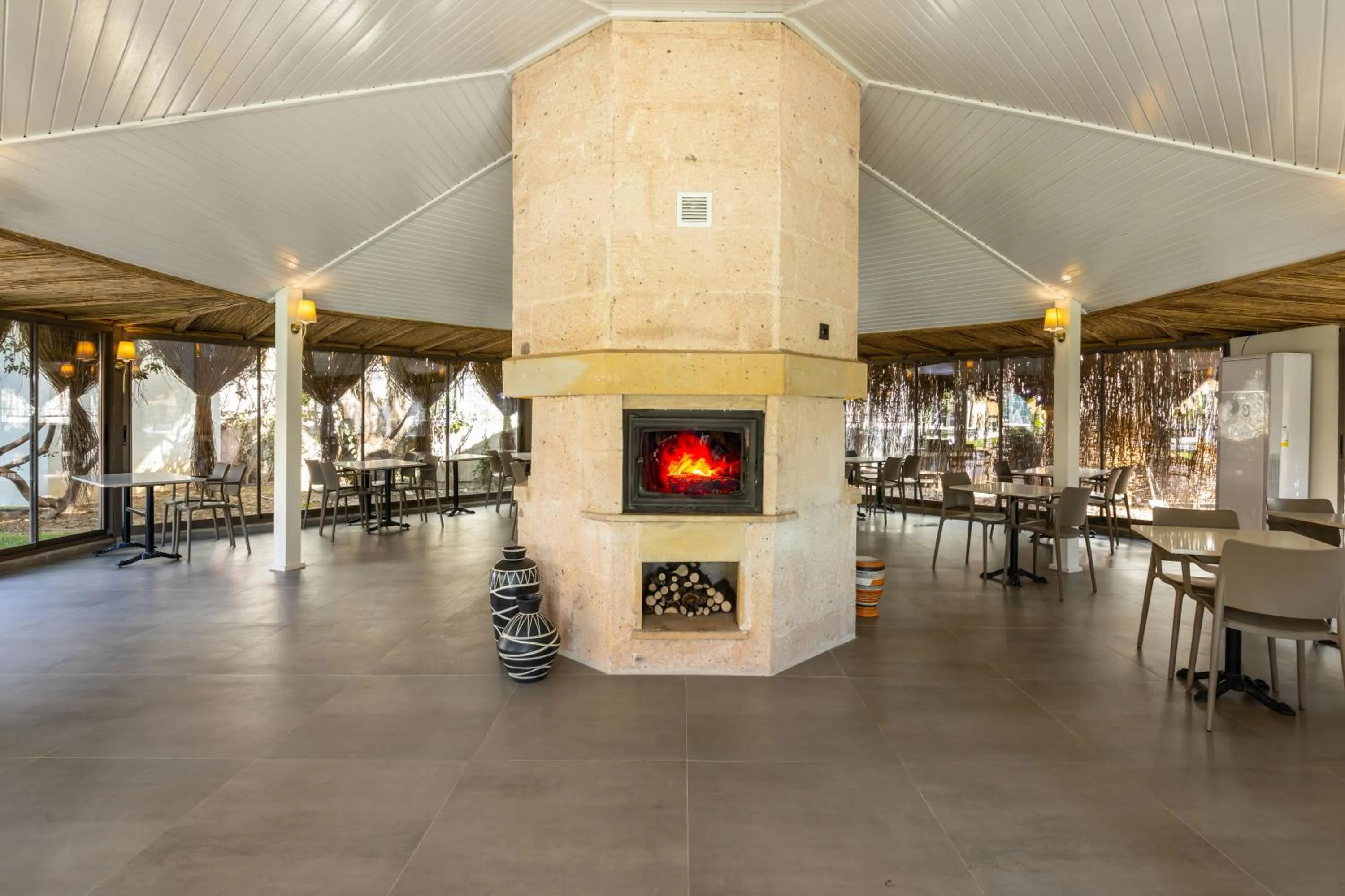 Restaurant/places to eat in Ema Houses