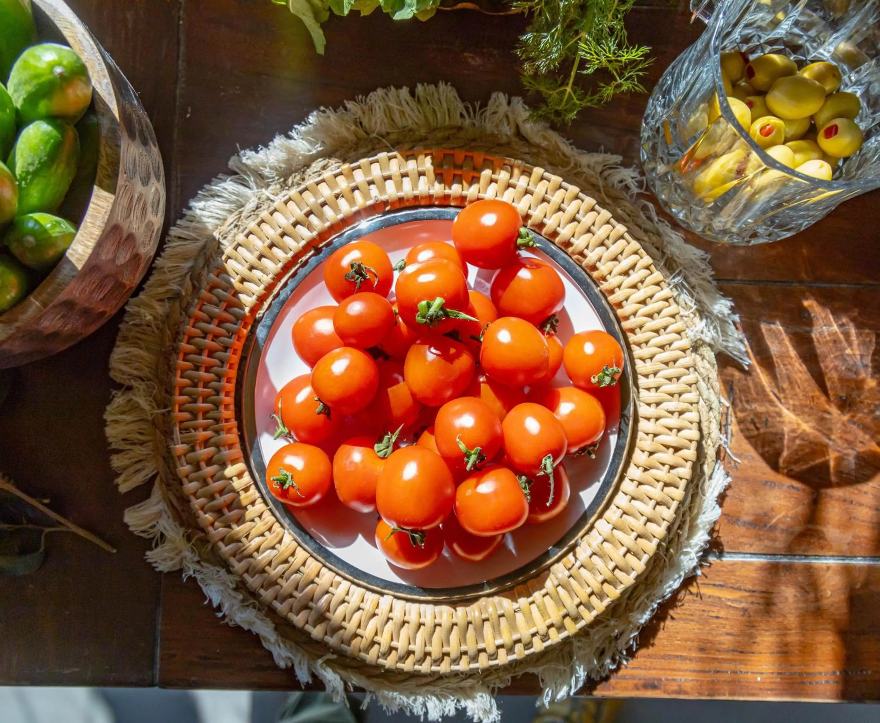 Restaurant/places to eat in Ema Houses